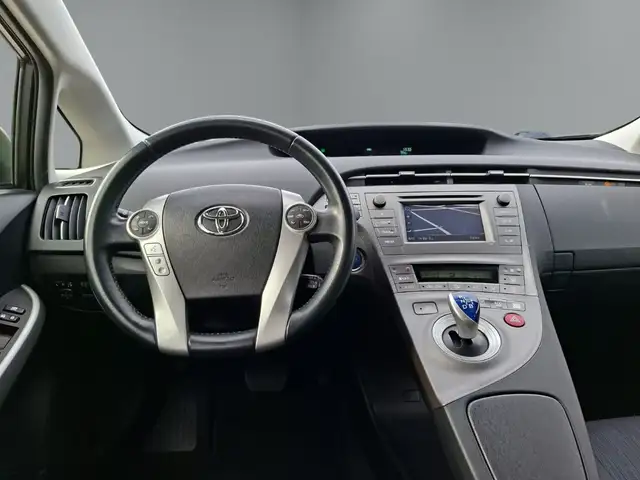 Toyota Prius view 13