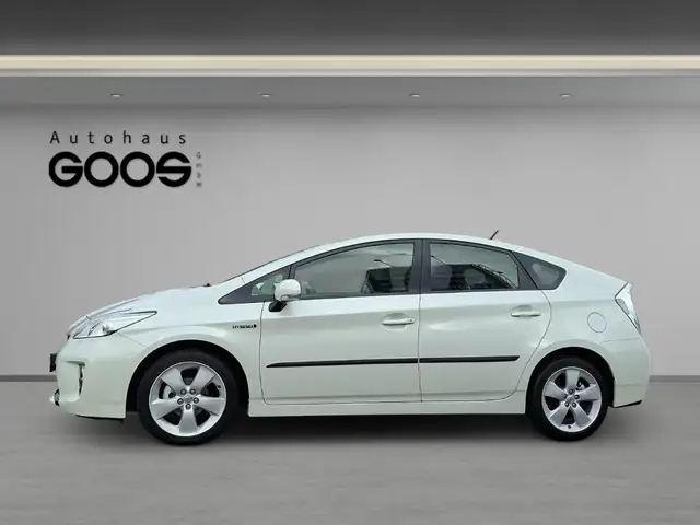 Toyota Prius view 2