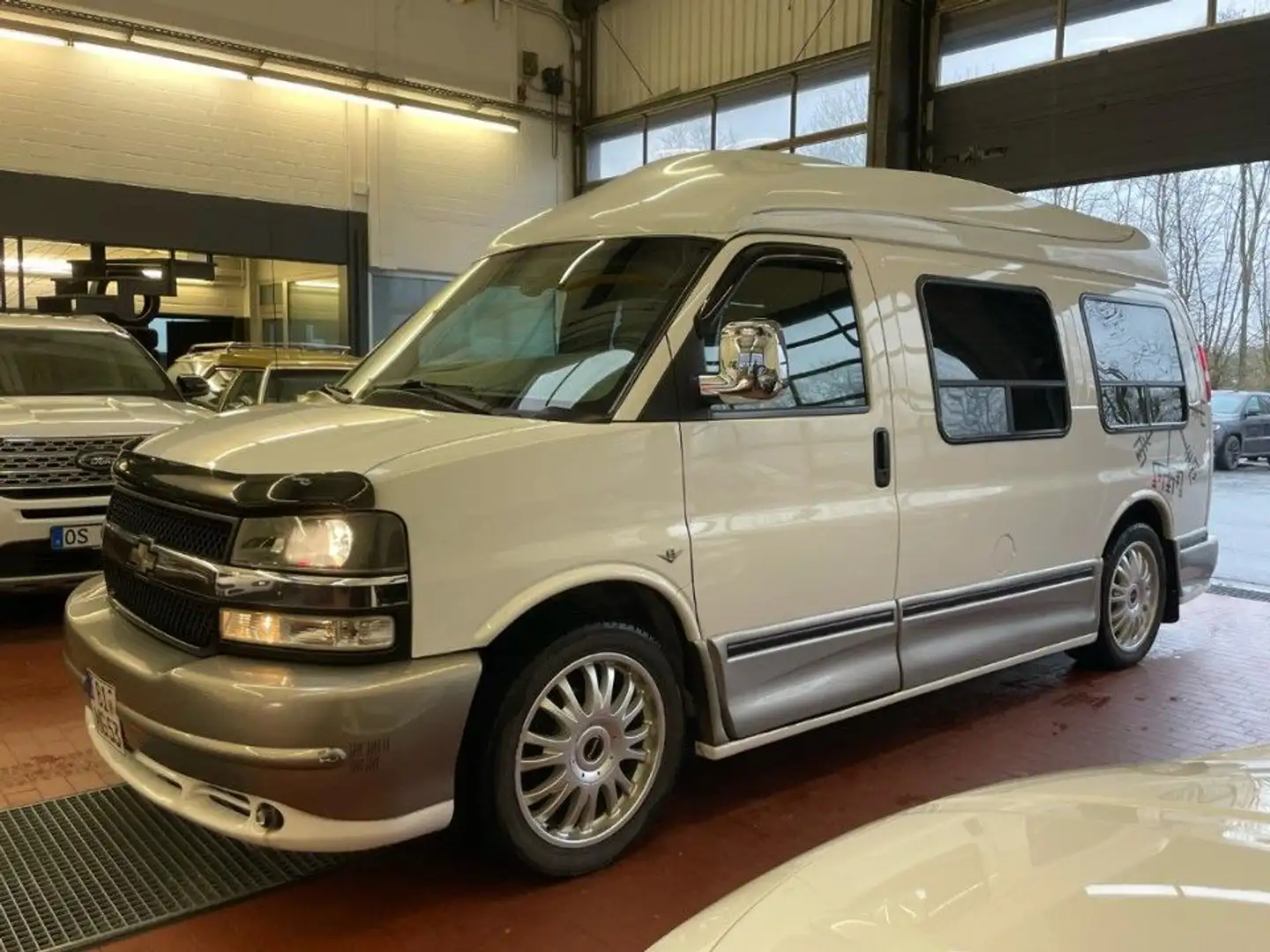 Chevrolet Express Chevy Van Cobra Conversion High Top Bianco - 1