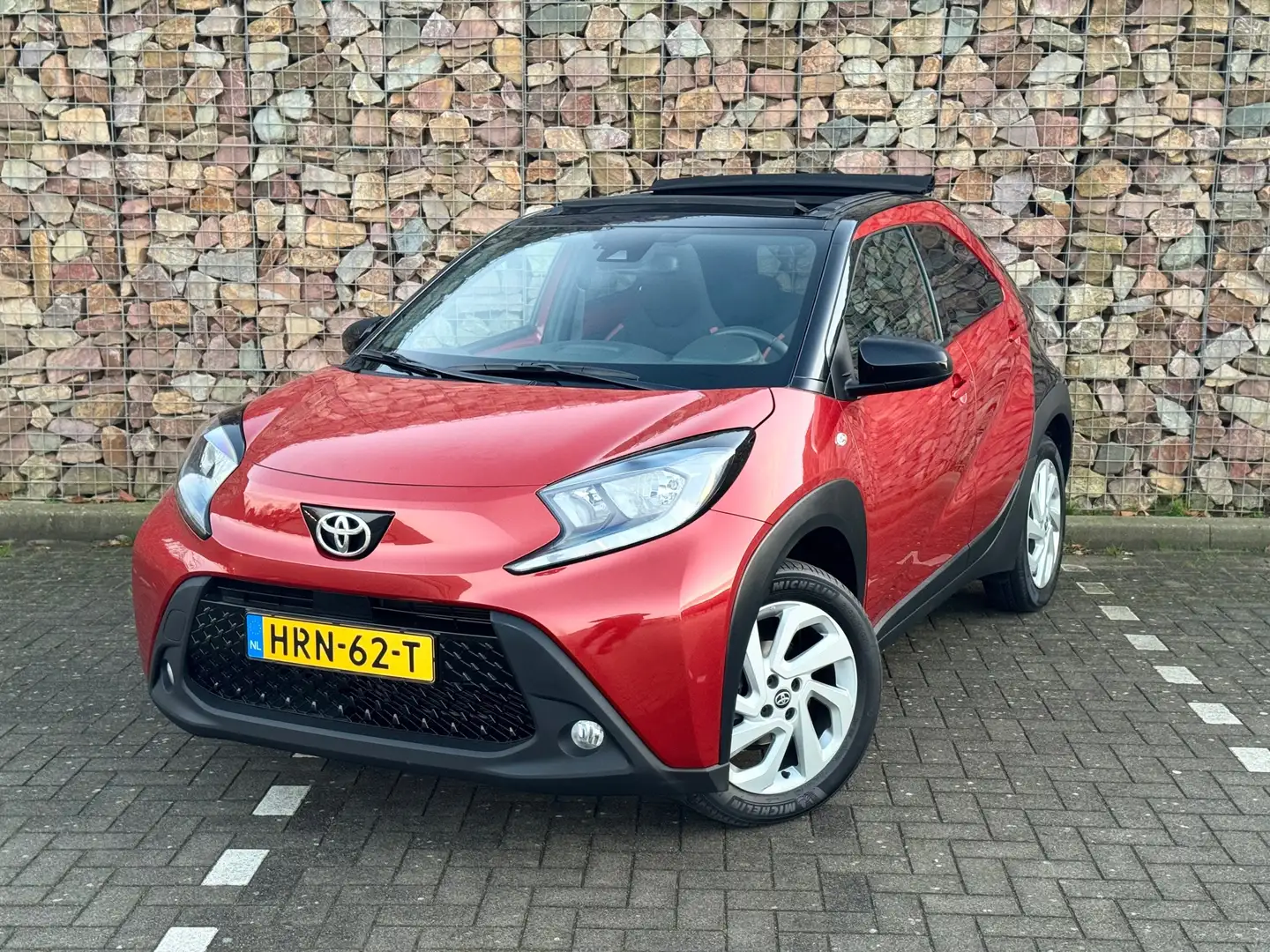 Toyota Aygo X 1.0 VVT-i MT Play Cabrio / Vouwdak Rot - 1