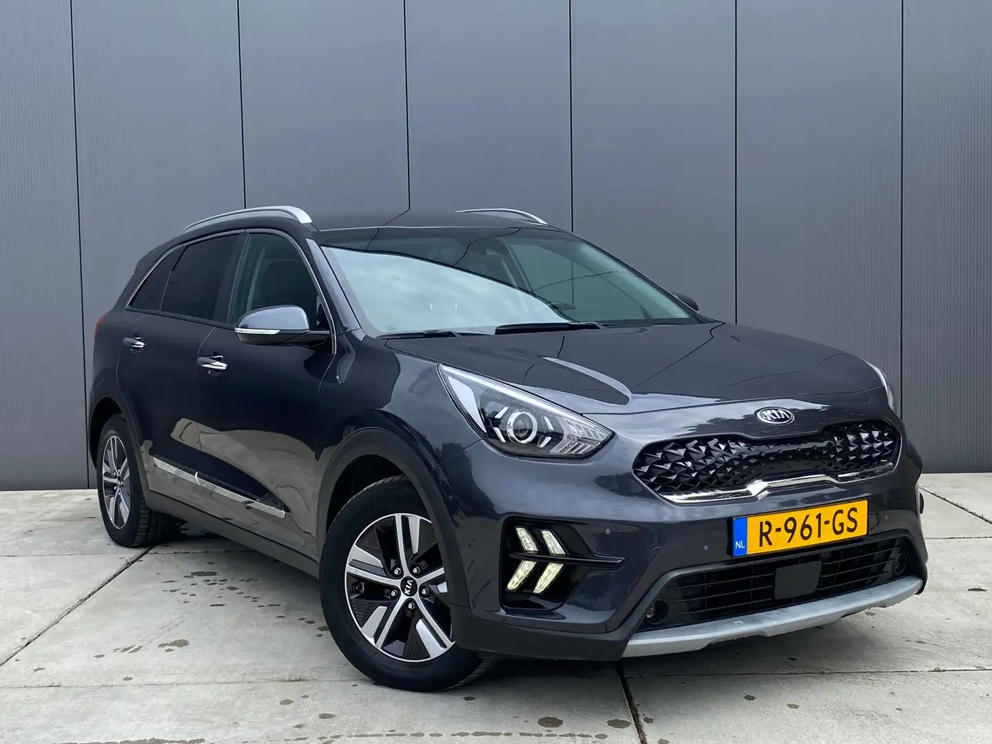 Kia Niro 1.6 GDi PHEV DynamicLine / Navigatie / Camera Gris - 2