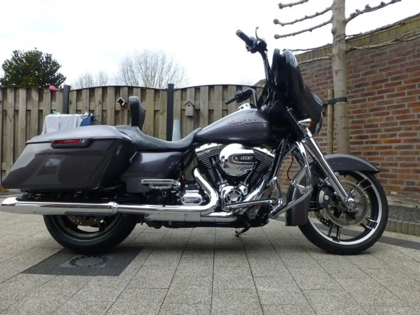 Harley-Davidson Street Glide 103 high output. Grijs - 2