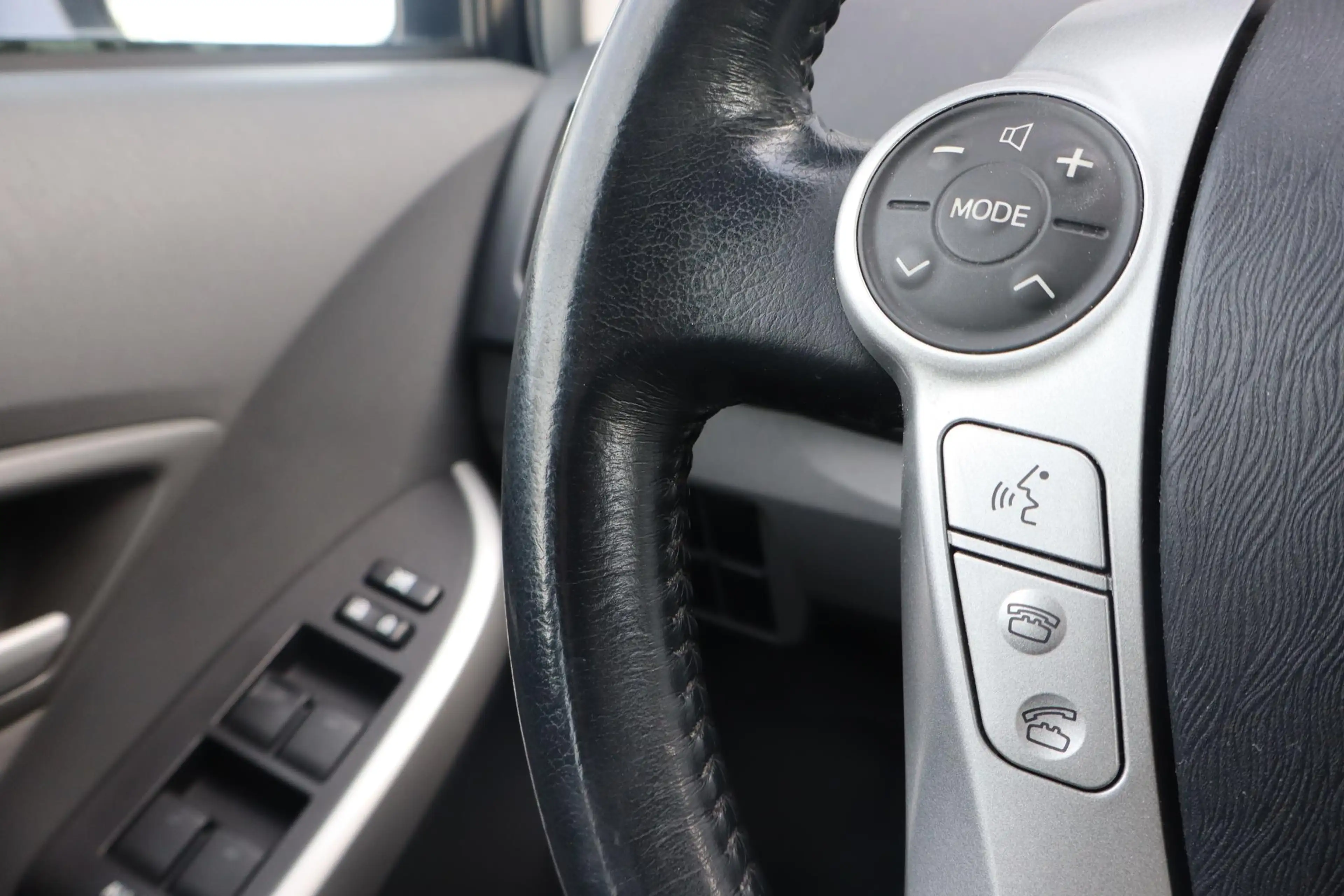 Toyota Prius 1.8 Aspiration | Leuke Auto |  PDC achter | LM vel — photo 8