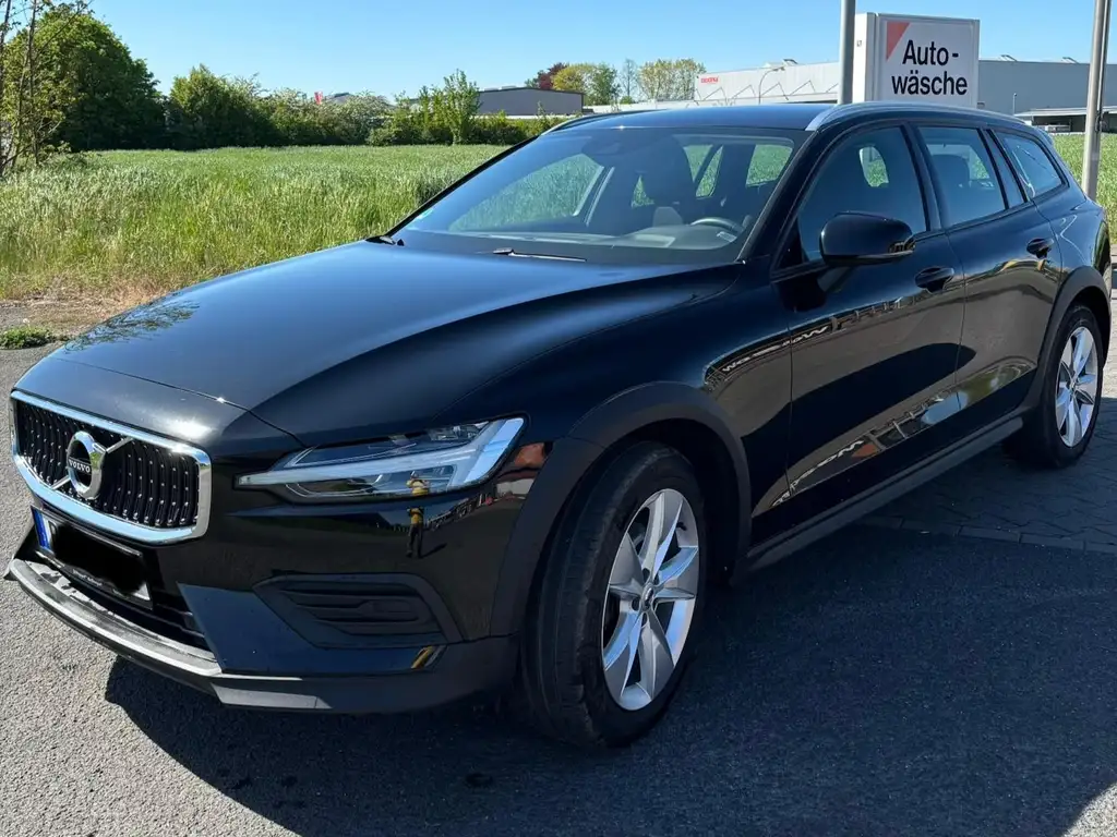 Volvo V60 Cross Country 2022 из Европы — купить под ключ