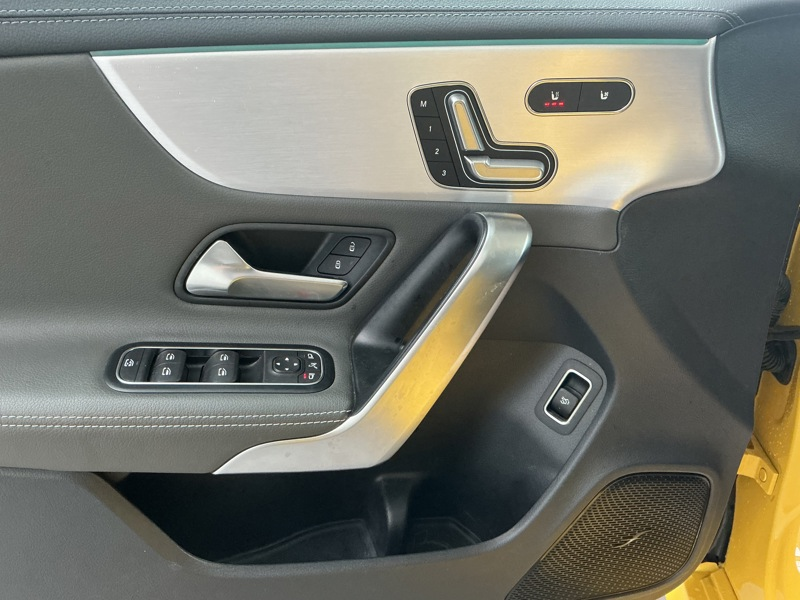 Mercedes-Benz CLA 180 Coupé AMG Line — photo 6