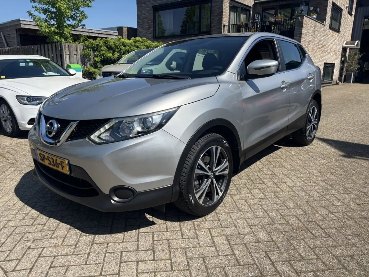 Nissan Qashqai 1.2 Acenta Grijs - 1