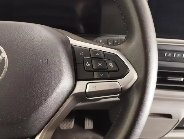 Volkswagen Caravelle view 15