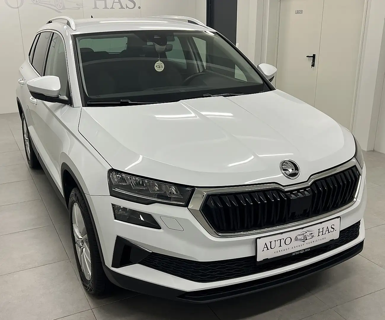Skoda Karoq 2,0 TDI DSG Style*AHK*LED*WKR*TOP ZUSTAND* Weiß - 1