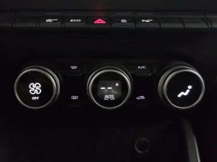 Dacia Duster 1.2 TCE Prestige 4x2 6V 2018, foto 22