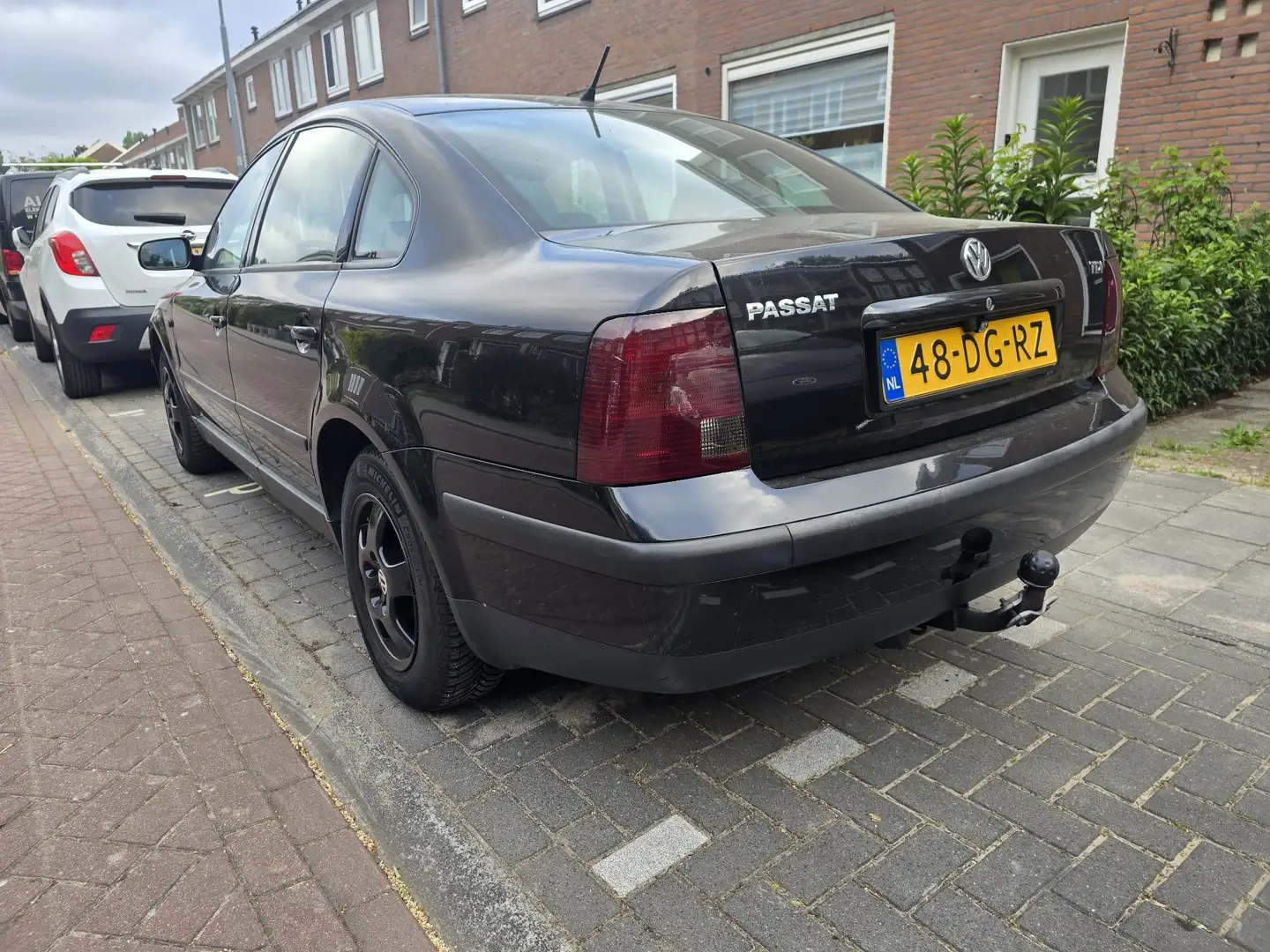 Volkswagen Passat 1.9 TDI Trendline Negru - 2