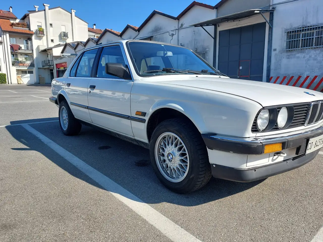 BMW 318i 4p, foto 1