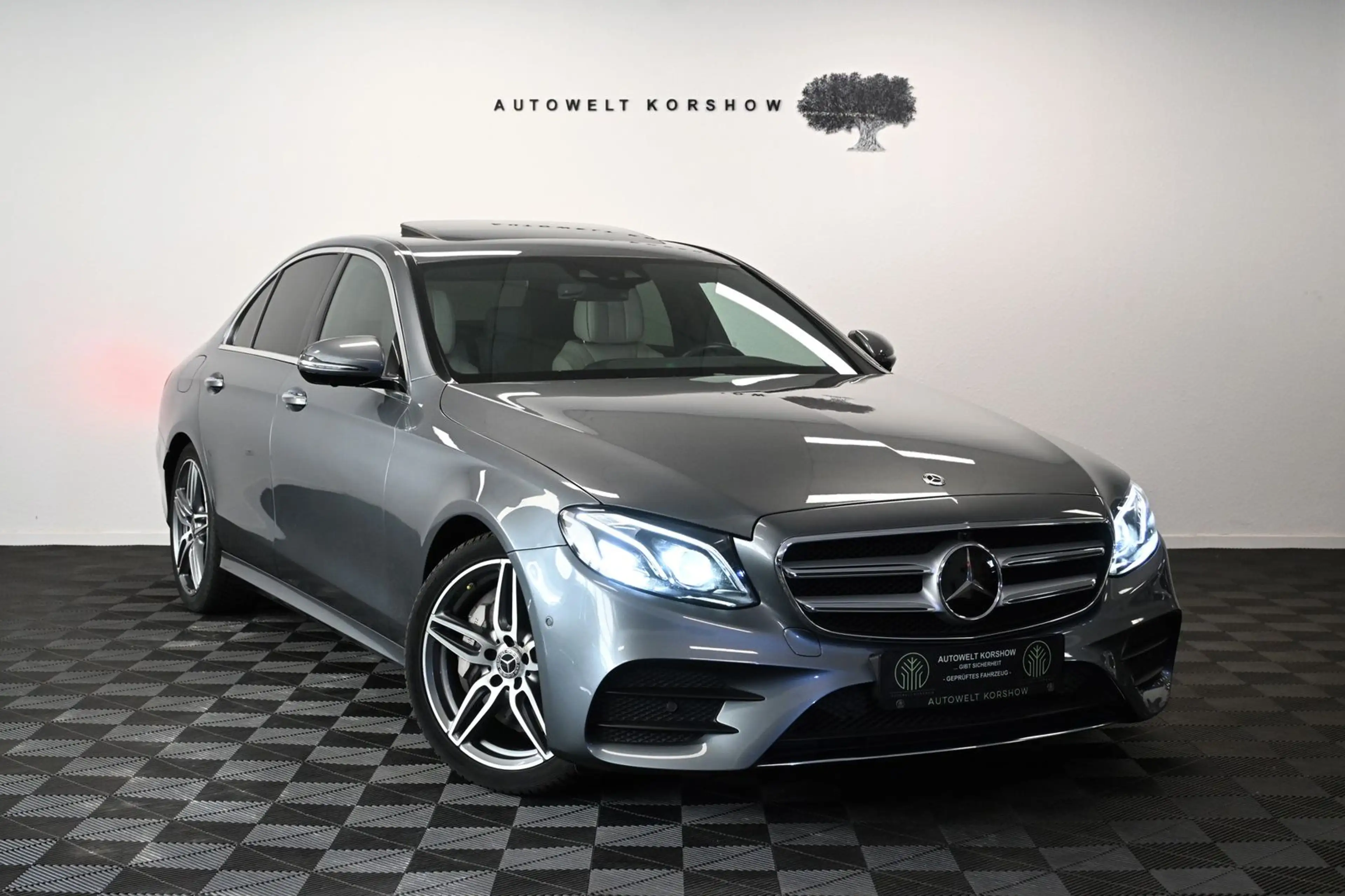 Mercedes-Benz E 450 4M AMG LINE *M-BEAM*HUD*S-DACH*360°*BURMES