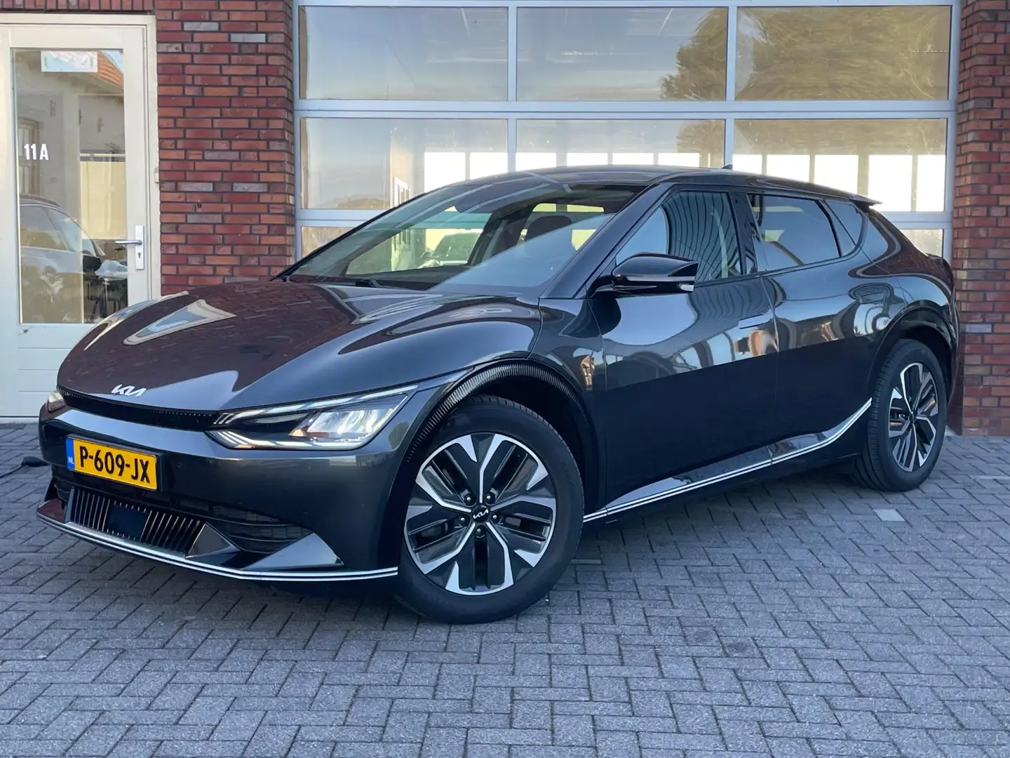 Kia EV6 Plus 77.4 kWh | SOH 95% | Trekhaak | Cruise Contro Grau - 1