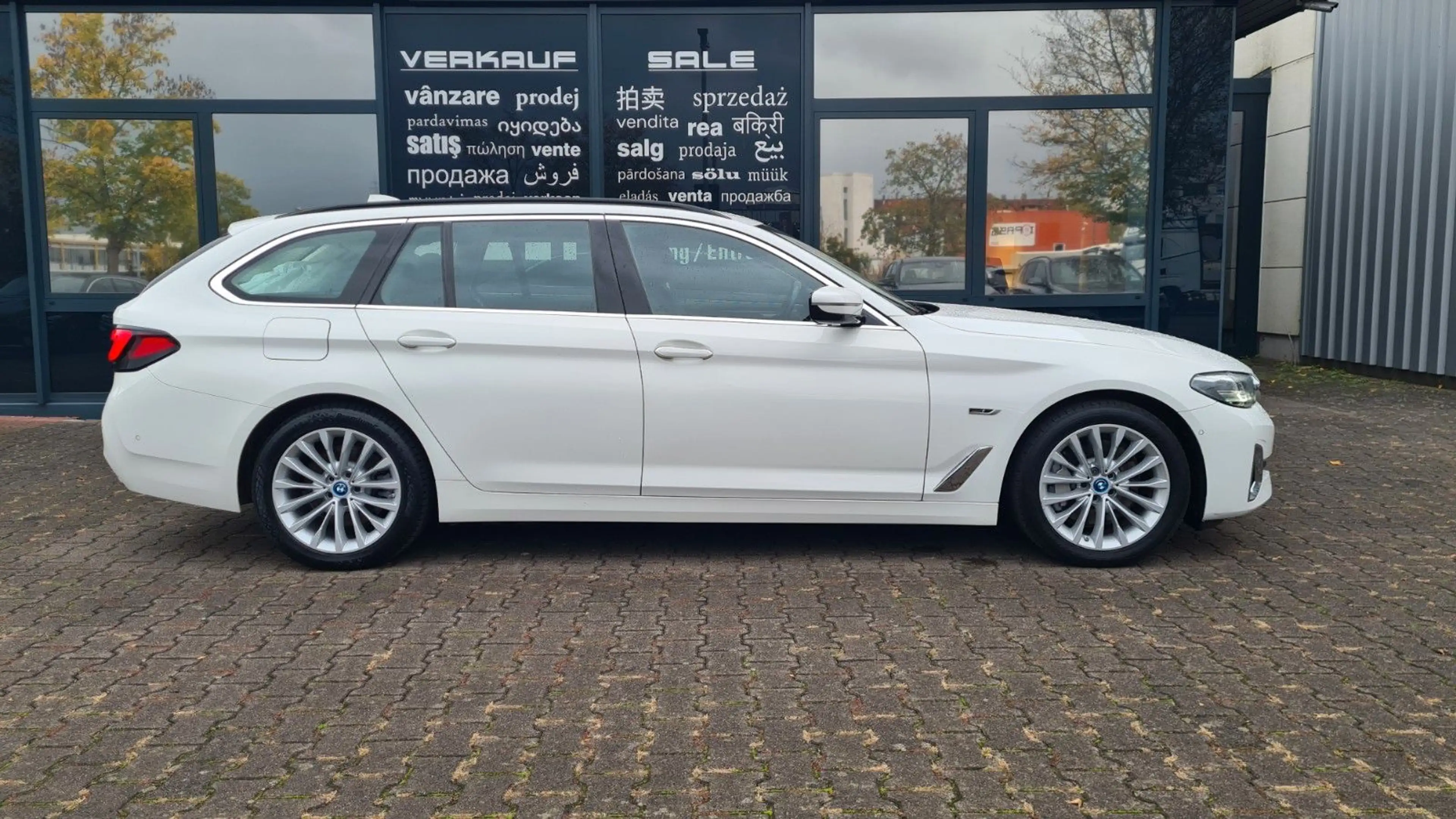 BMW 530 e xDrive Luxury Line - DriAssPro - HUD - — photo 9