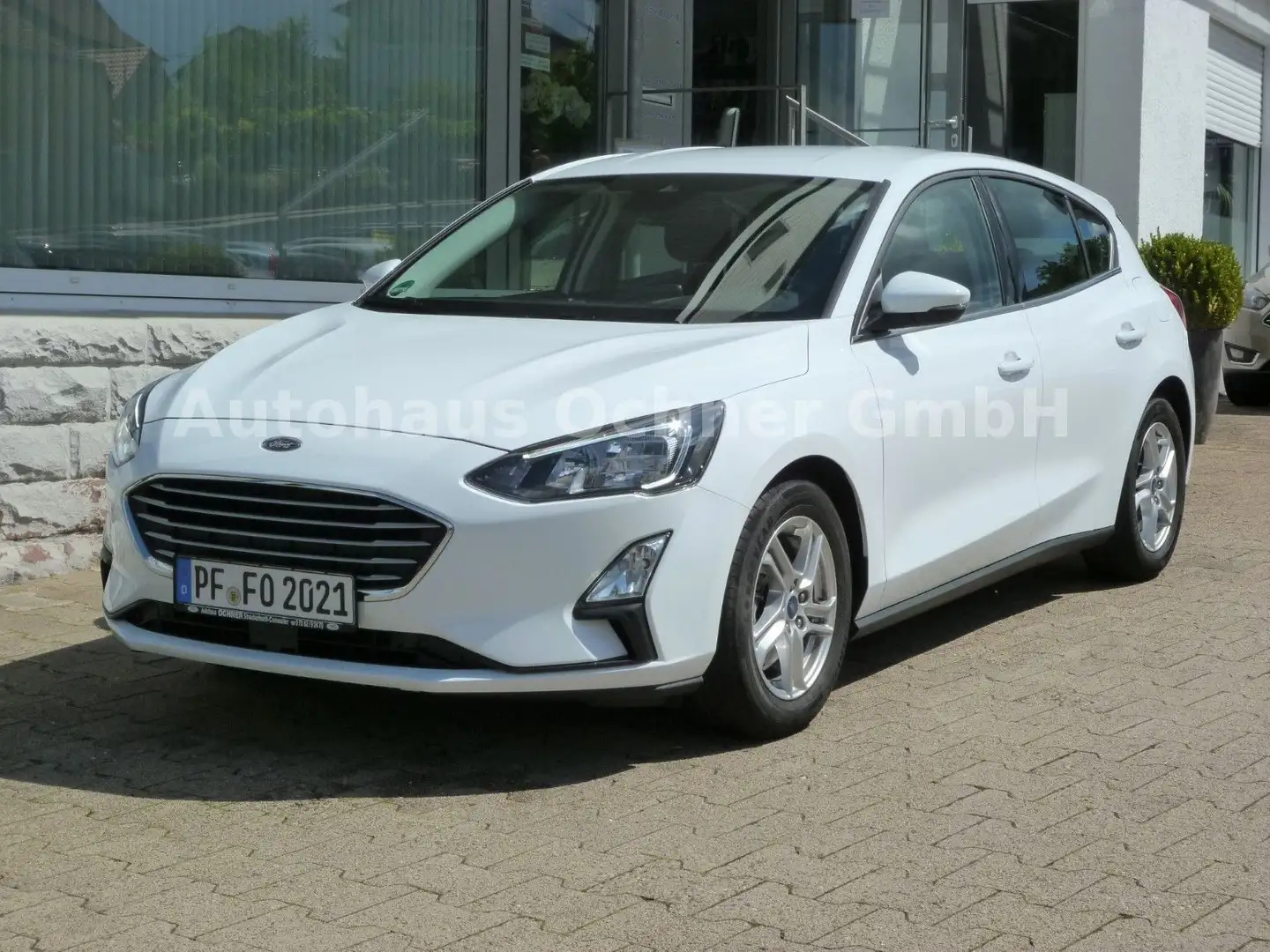 Ford Focus 1.0 EcoBoost Cool & Connect Weiß - 1