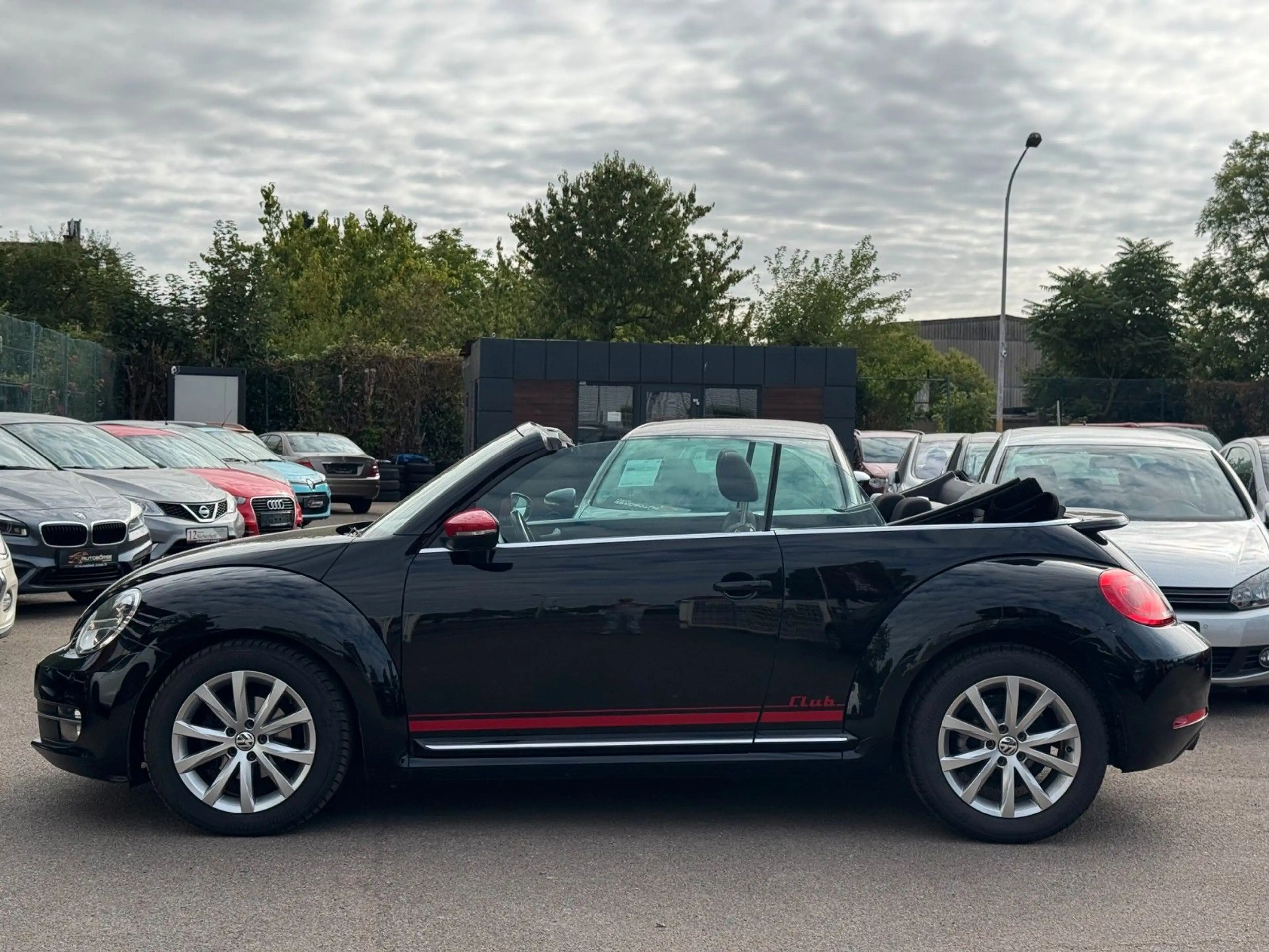 Volkswagen Beetle Cabriolet Club BMT SHZ/PDC/Sportpacket — photo 3
