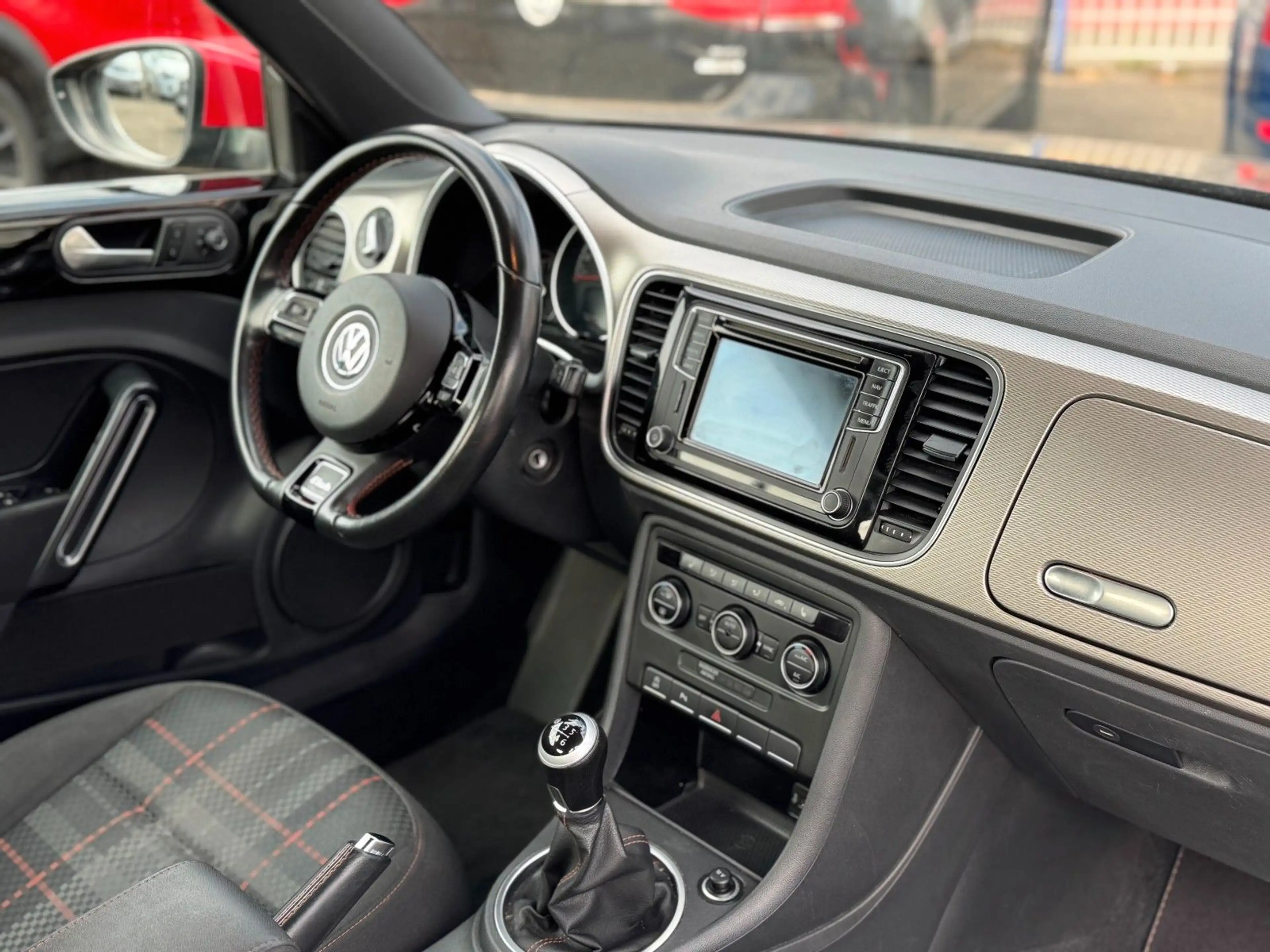 Volkswagen Beetle Cabriolet Club BMT SHZ/PDC/Sportpacket — photo 14