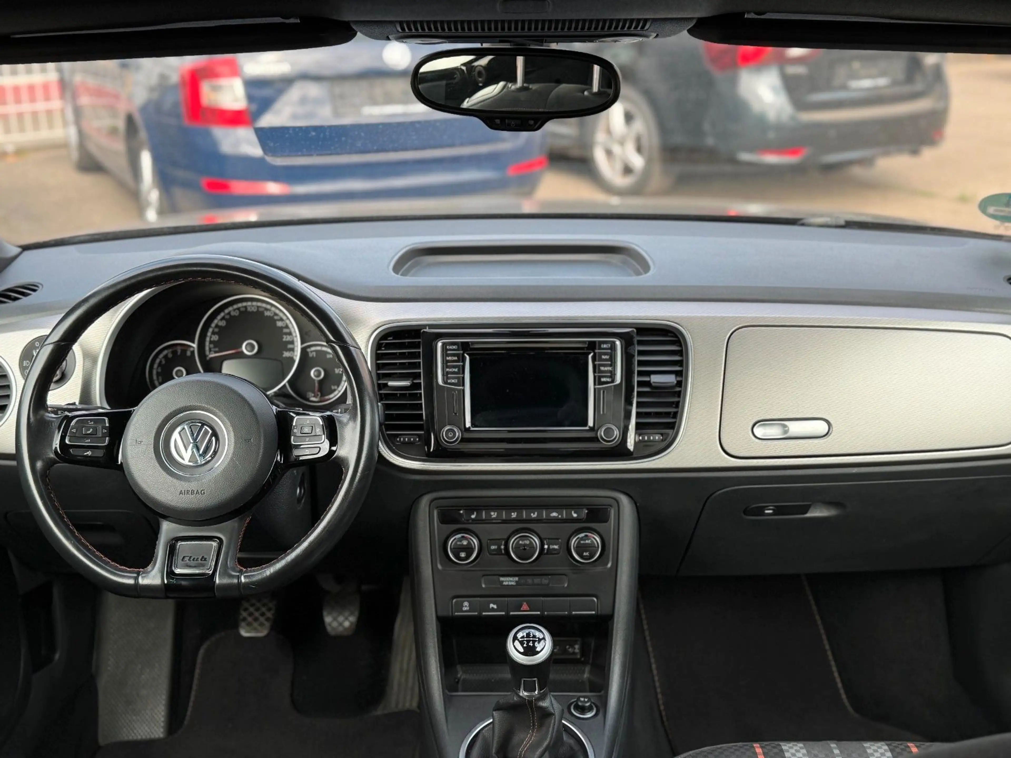 Volkswagen Beetle Cabriolet Club BMT SHZ/PDC/Sportpacket — photo 13
