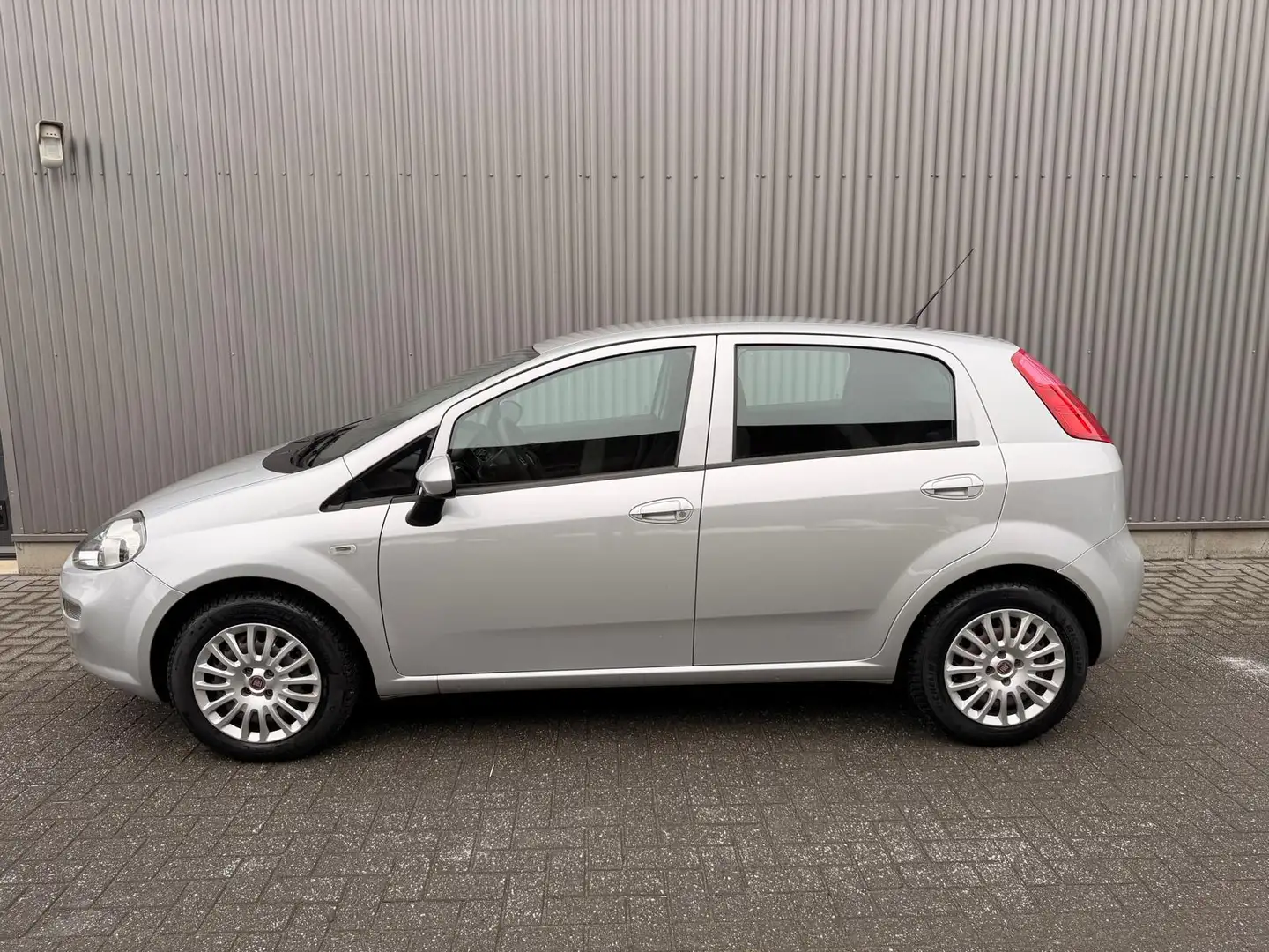 Fiat Punto Evo 1.2 Lounge Nieuwe koppeling|Elektrische ramen|Airc Grau - 2