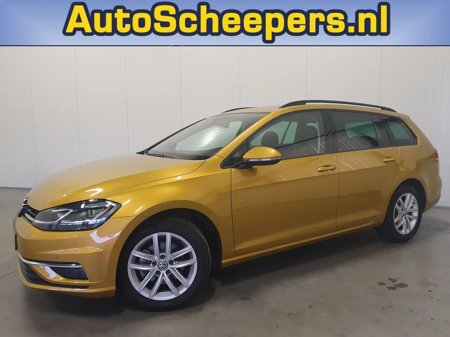 Volkswagen Golf Variant 1.0 TSI Comfortline TR.HAAK/PANODAK/PDC/NAVI/ADAPT Goud - 1