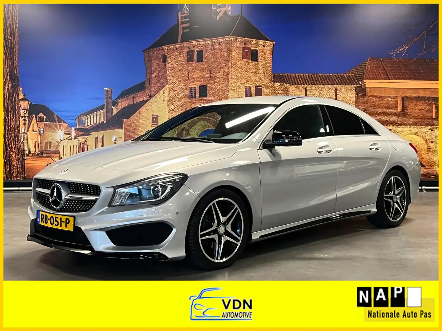 Mercedes-Benz CLA 180 AMG Aut Xenon Night Pakket Camera Grijs - 1