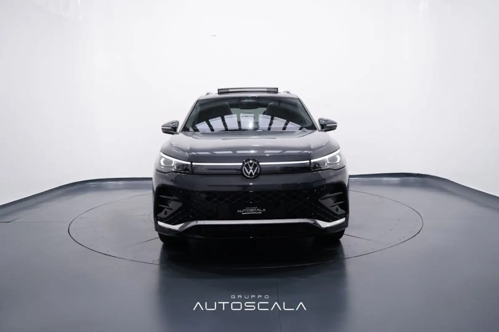 Volkswagen Tiguan 2.0 TDI 150cv DSG R-Line Plus Grigio - 2
