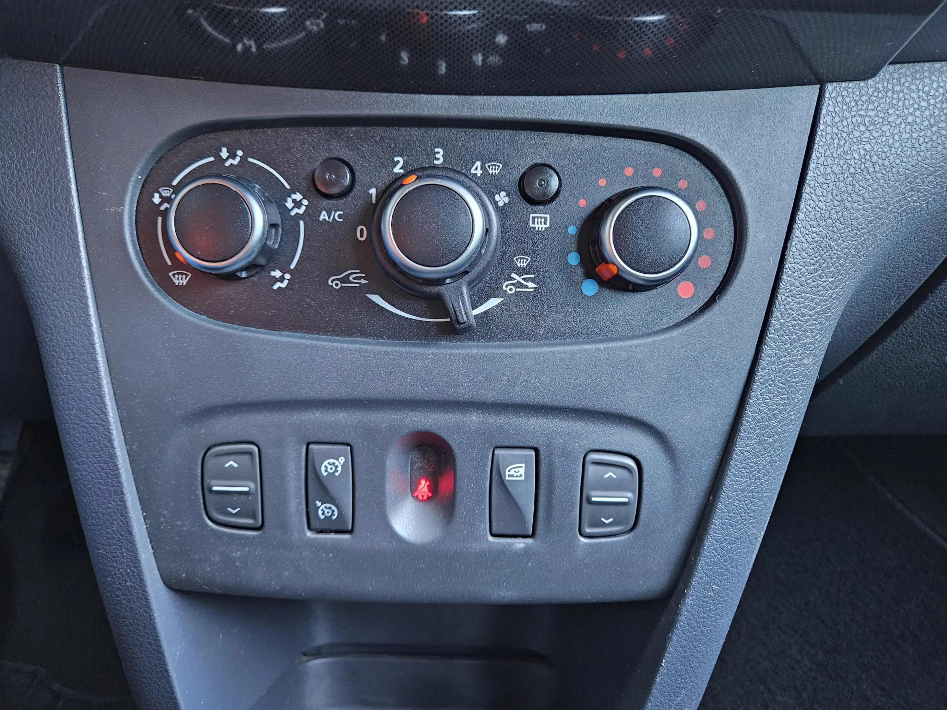 Dacia Logan MCV 0.9 TCe Stepway Inclusief Afleveringskosten — photo 11