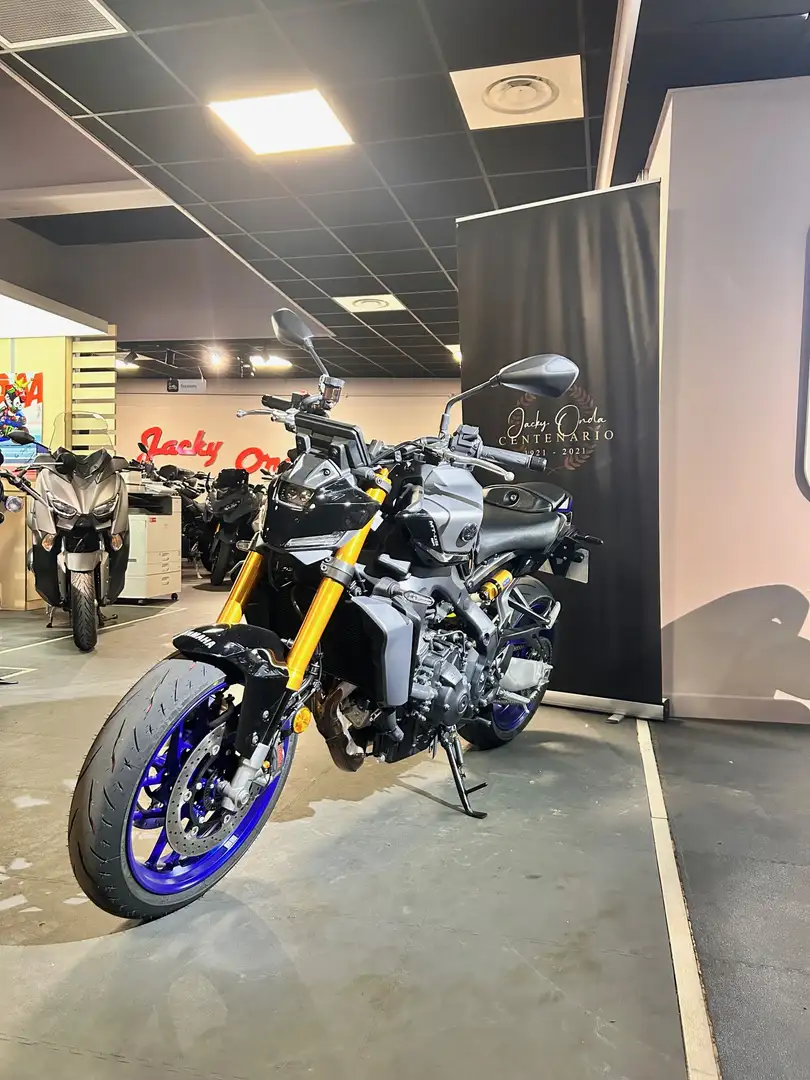 Yamaha MT-09 Argent - 2