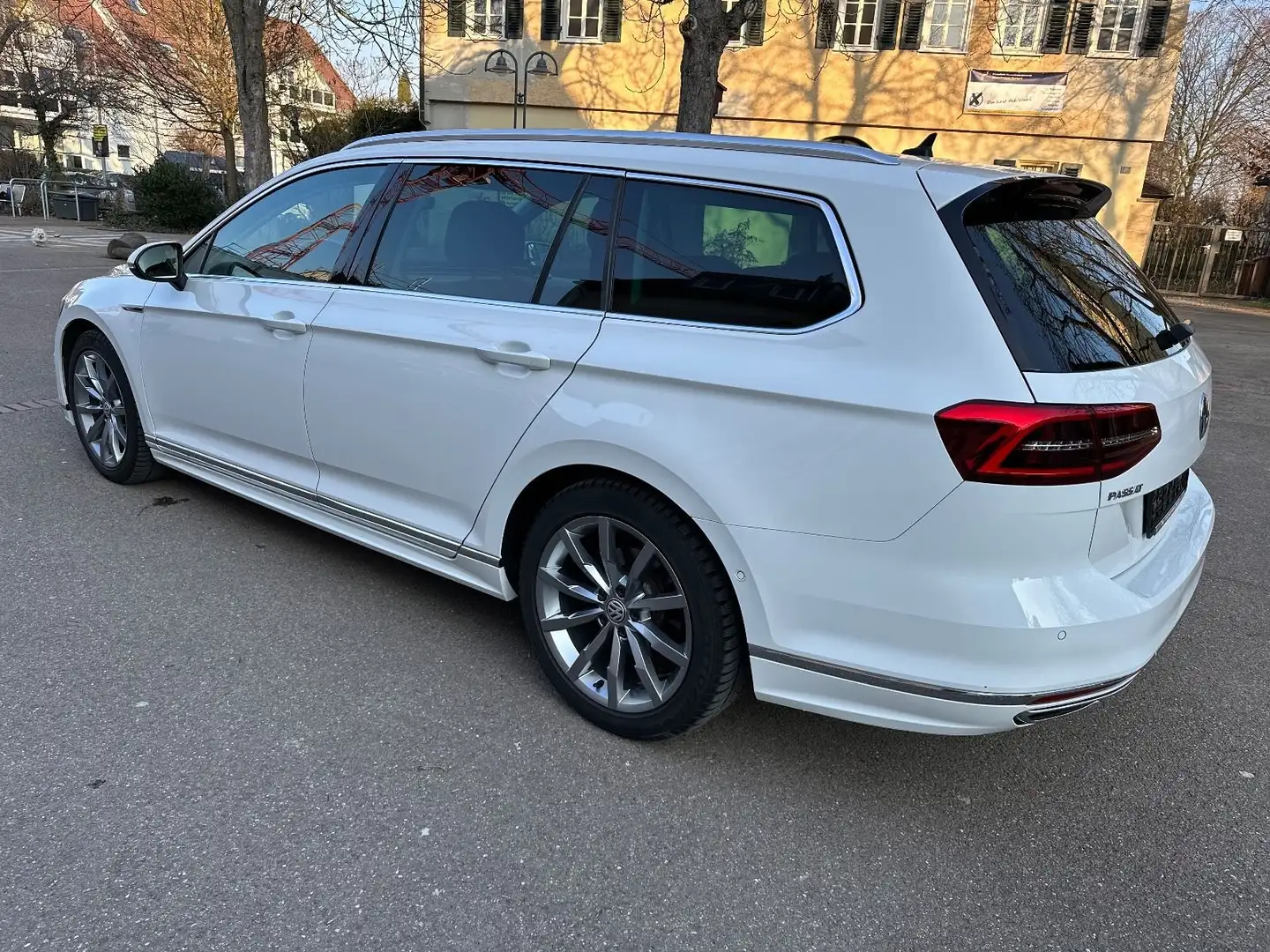 Volkswagen Passat Variant Passat Variant 2.0 TDI SCR 4Motion DSG (BMT)Comfor Weiß - 1