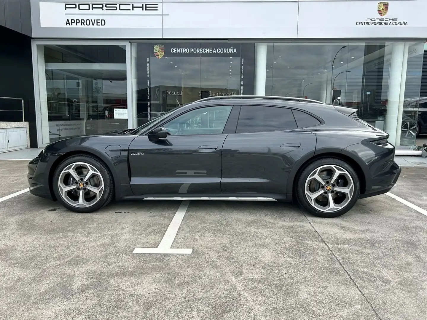 Porsche Taycan 4 CROSS TURISMO Gris - 2