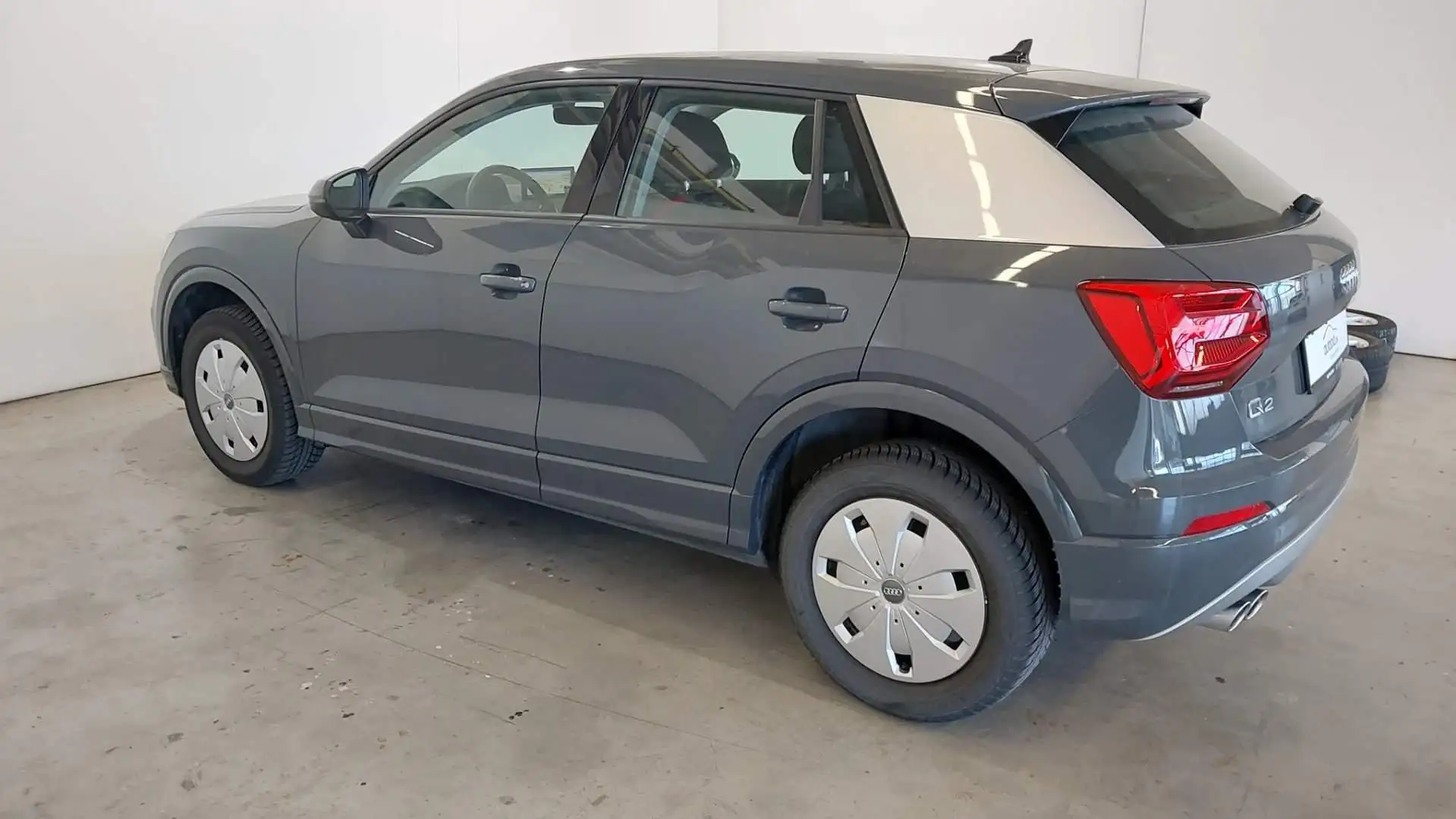 Audi Q2 35 TFSI sport Gris - 2