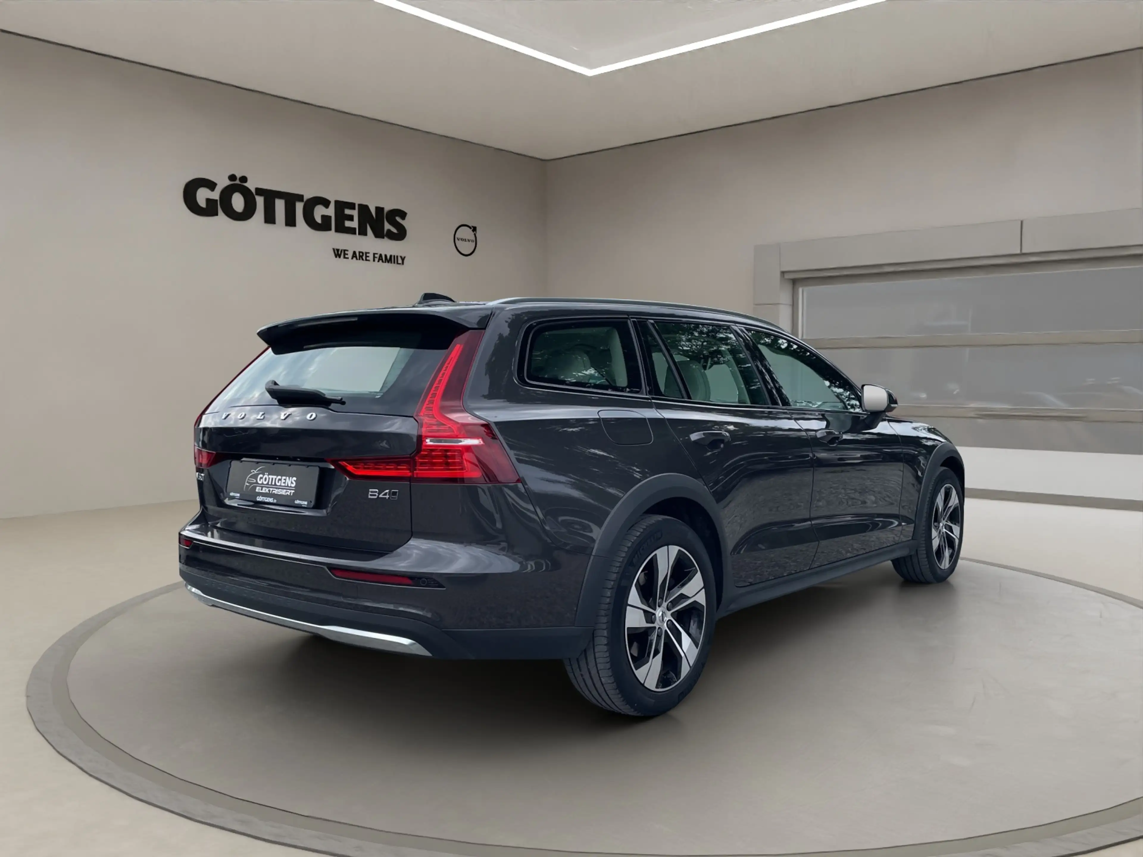 Volvo V60 Cross Country B4 AWD Plus AHK LED NAVI H&K — photo 4