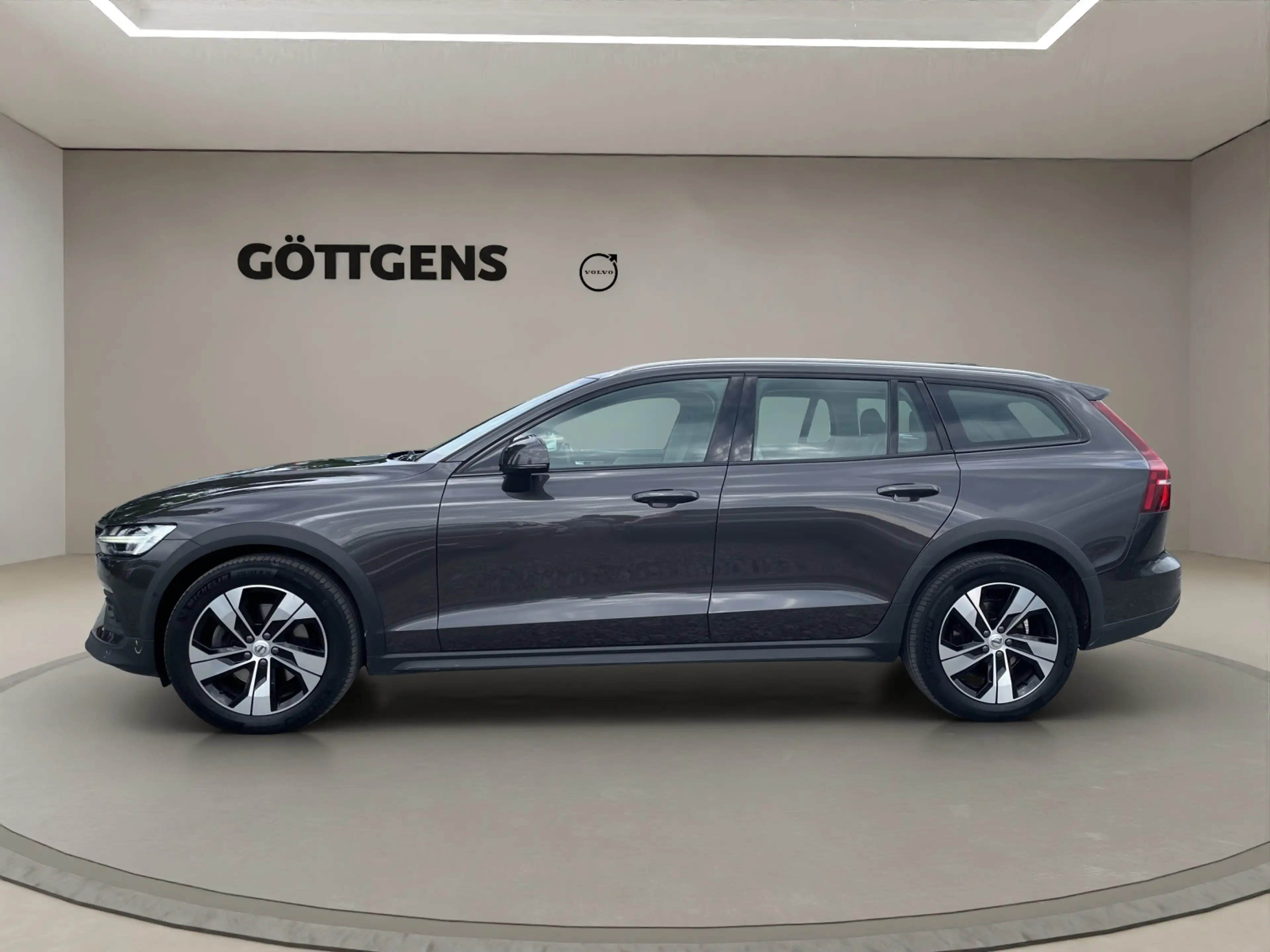 Volvo V60 Cross Country B4 AWD Plus AHK LED NAVI H&K — photo 2