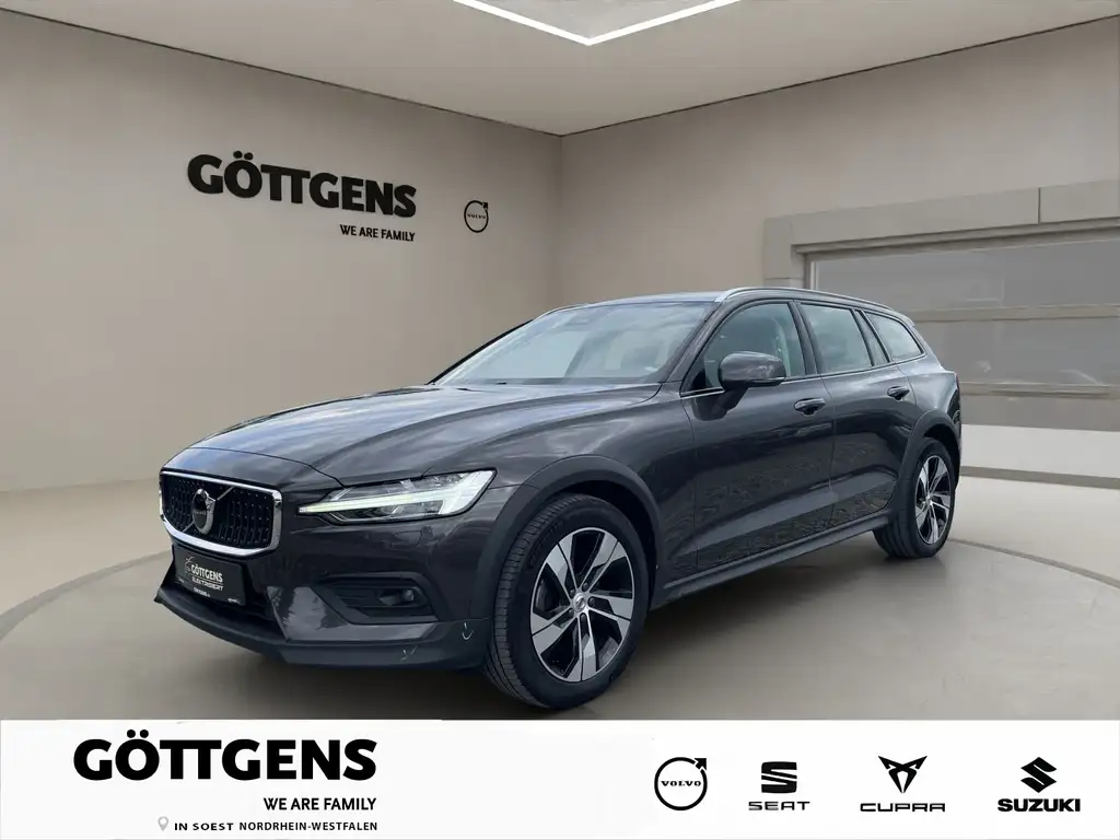 Volvo V60 Cross Country 2023 из Европы — купить под ключ