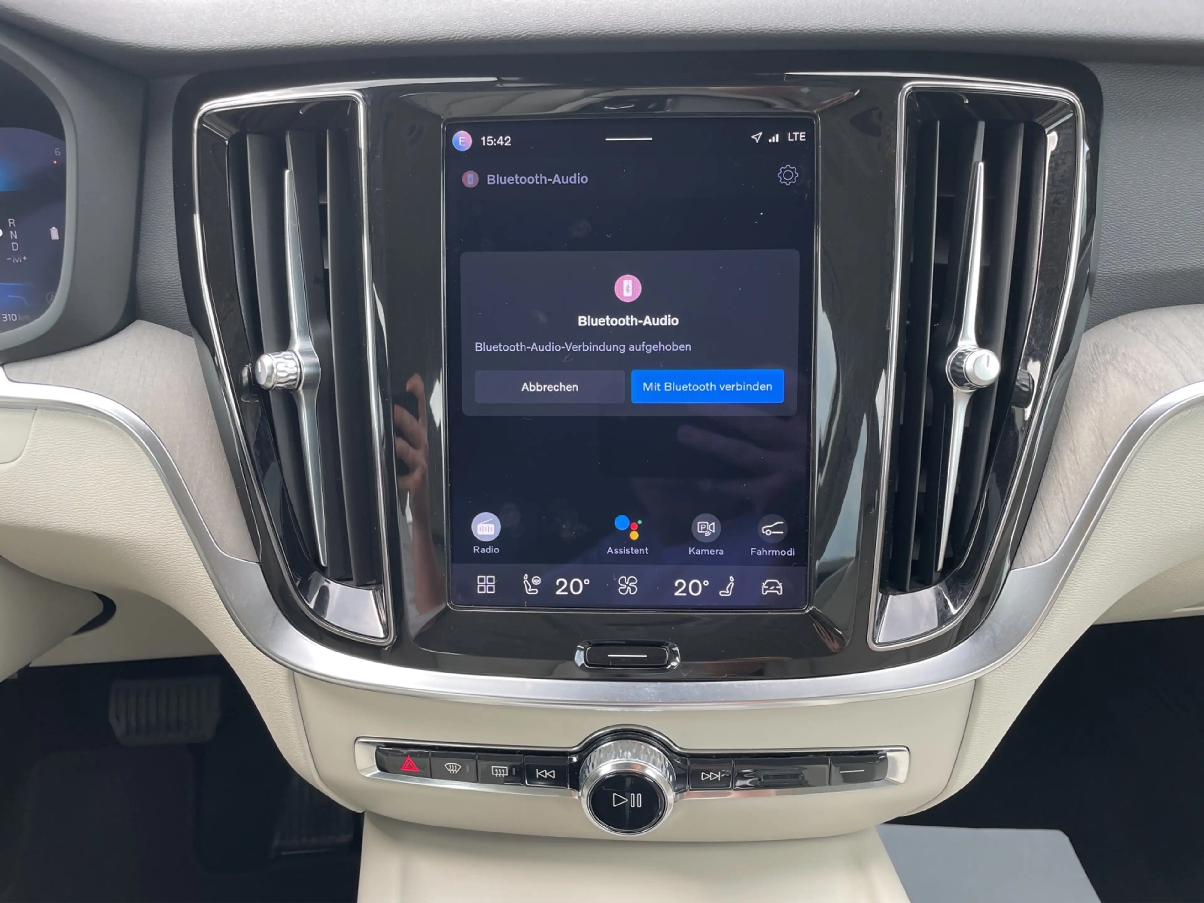 Volvo V60 Cross Country B4 AWD Plus AHK LED NAVI H&K — photo 10