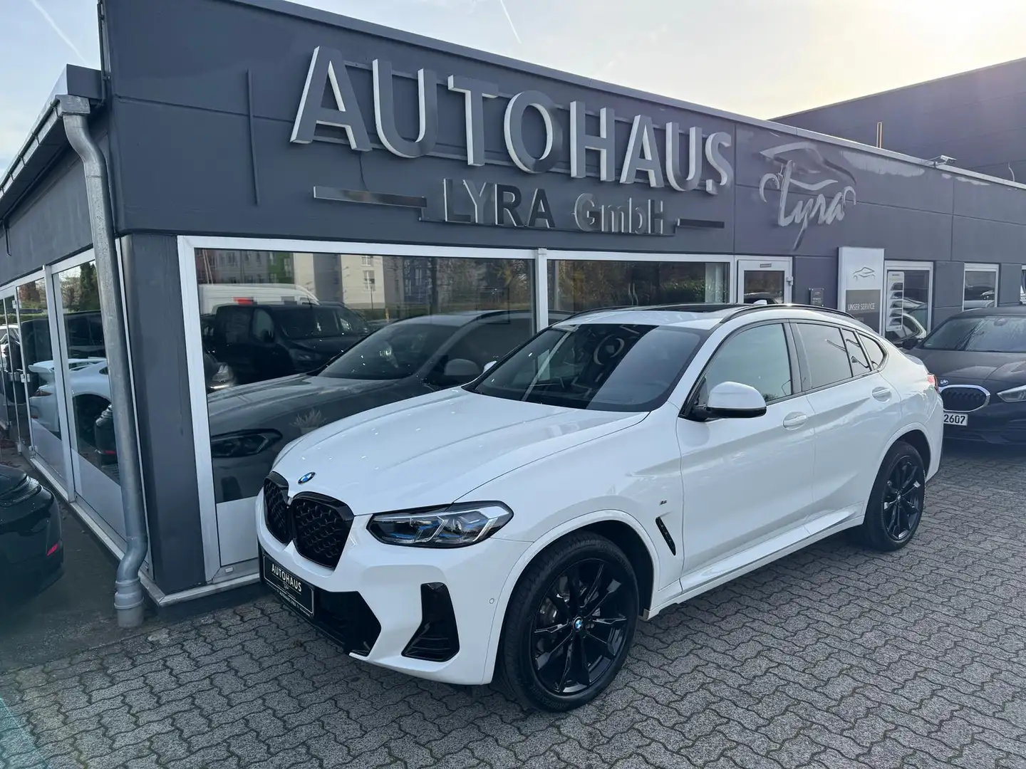 BMW X4 xDrive 20 i M Sport*LASER*PANO*H&K*HUD*KAMERA Weiß - 1