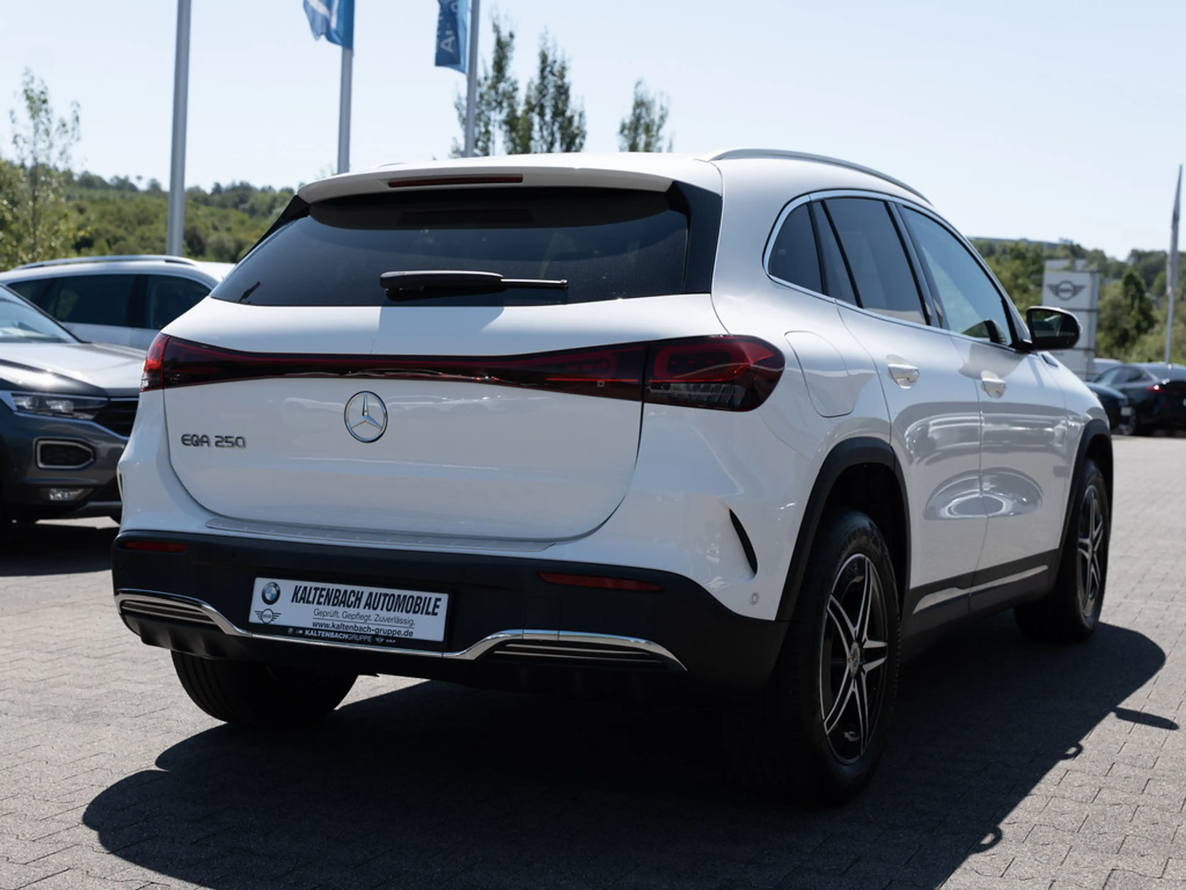 Mercedes-Benz EQA 250 AMG Line PANO AHK LED NAVI KAMERA SHZ — photo 5
