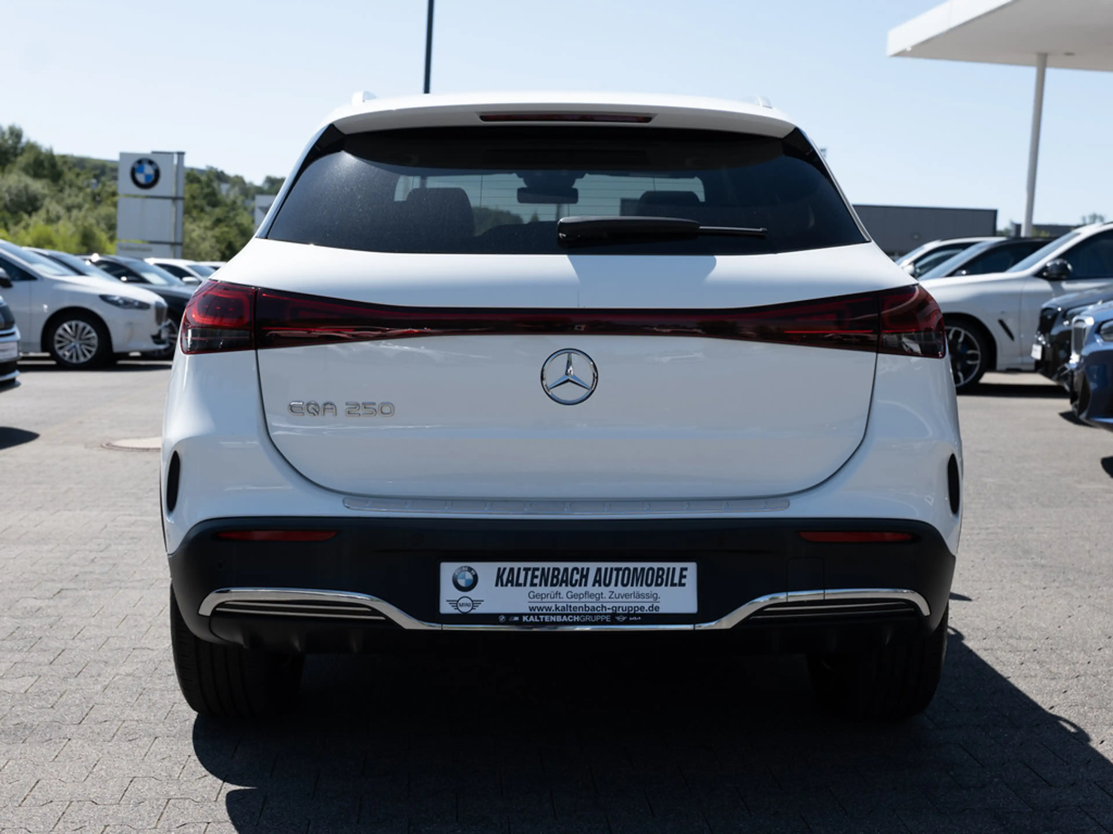 Mercedes-Benz EQA 250 AMG Line PANO AHK LED NAVI KAMERA SHZ — photo 6