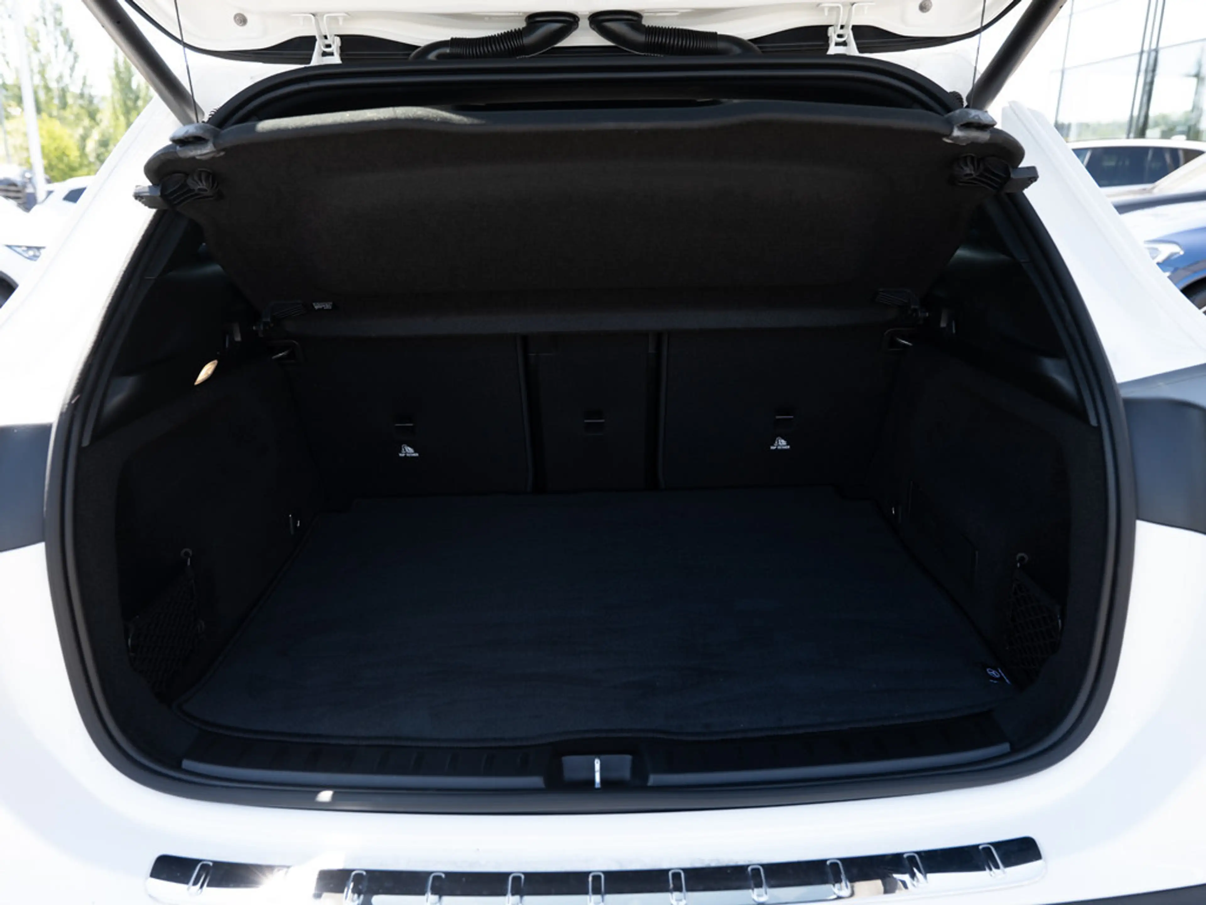 Mercedes-Benz EQA 250 AMG Line PANO AHK LED NAVI KAMERA SHZ — photo 11