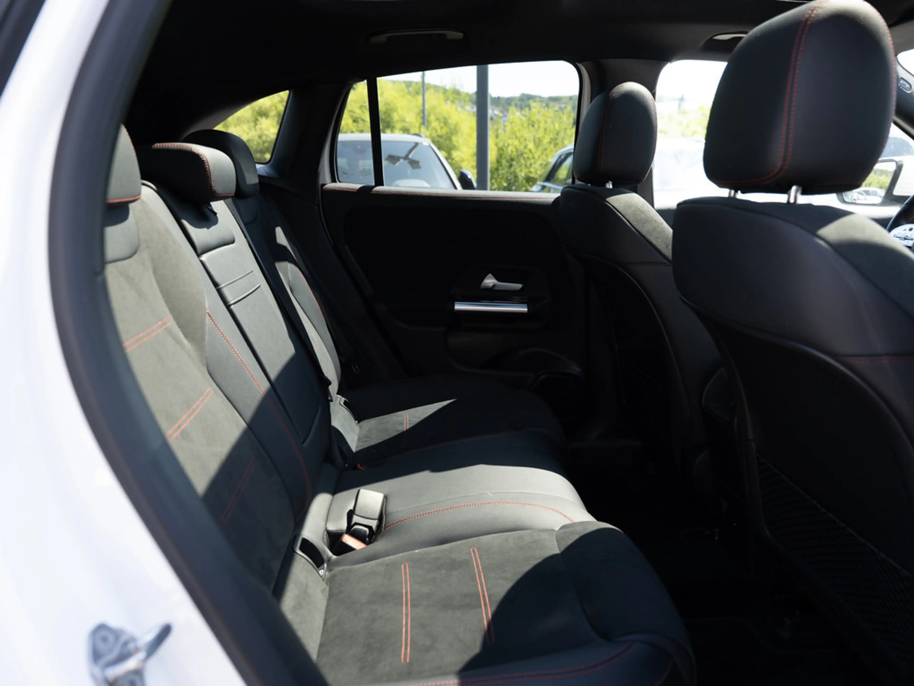Mercedes-Benz EQA 250 AMG Line PANO AHK LED NAVI KAMERA SHZ — photo 9