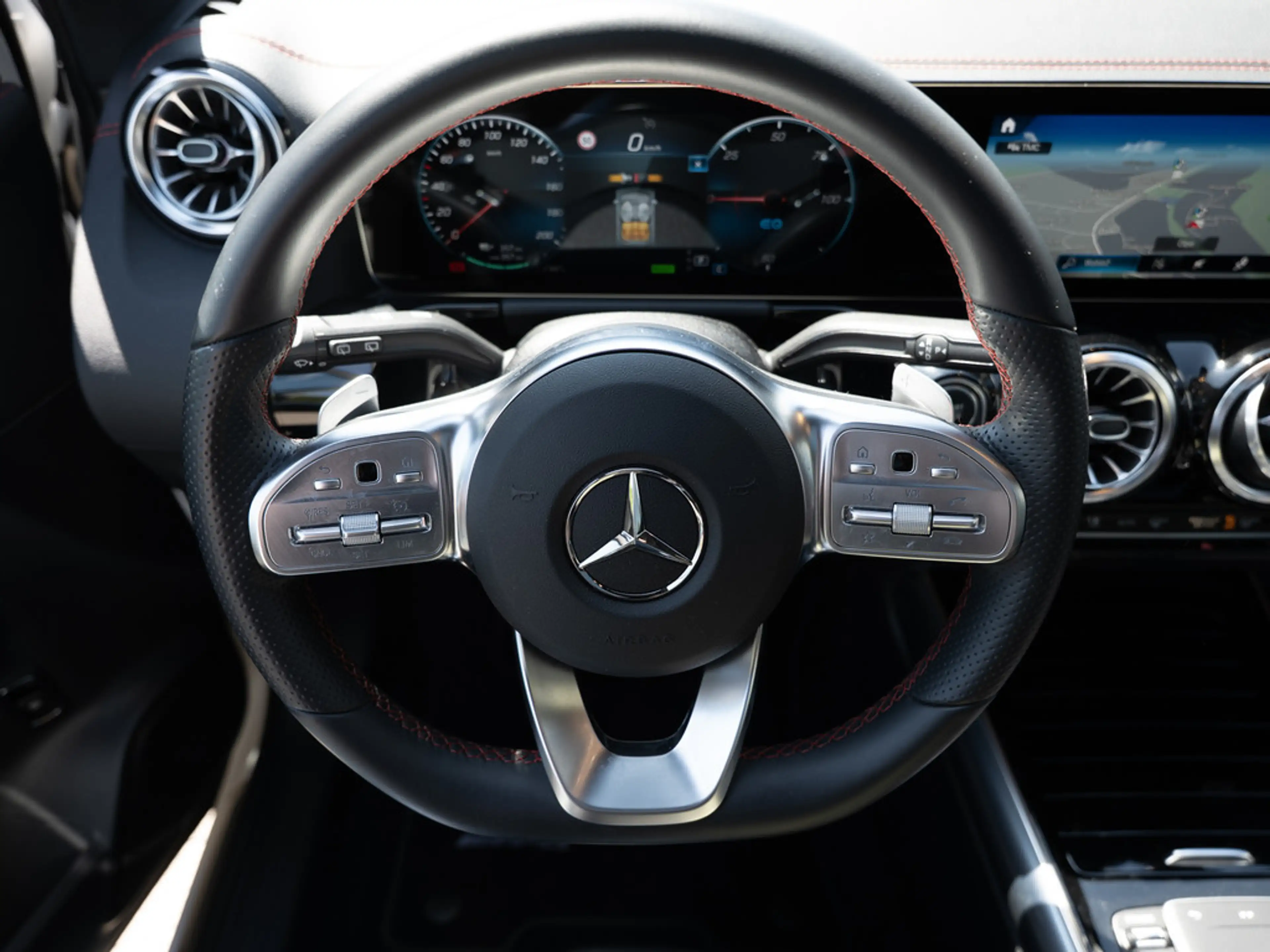 Mercedes-Benz EQA 250 AMG Line PANO AHK LED NAVI KAMERA SHZ — photo 14