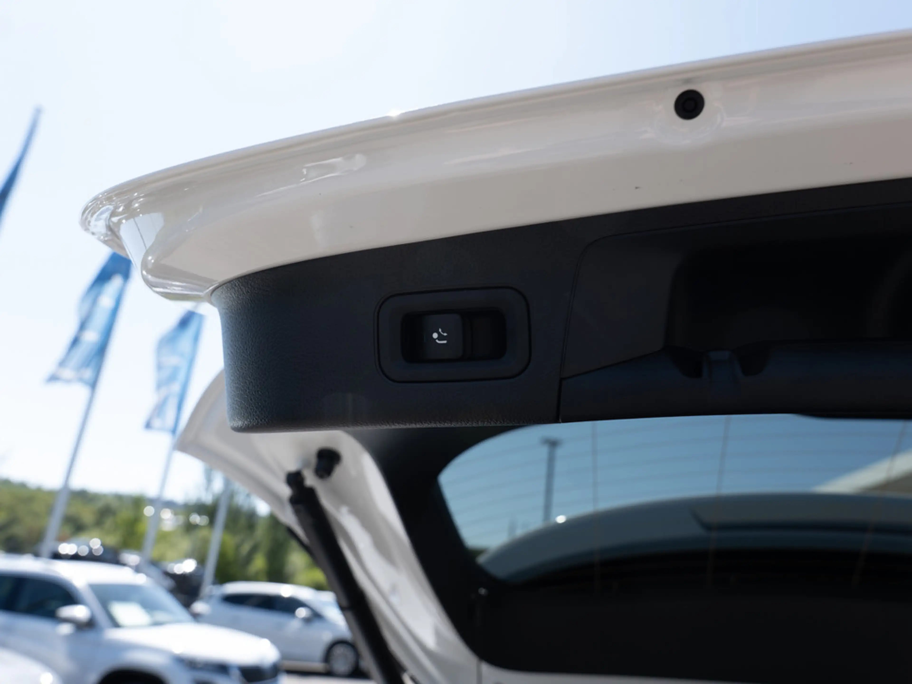 Mercedes-Benz EQA 250 AMG Line PANO AHK LED NAVI KAMERA SHZ — photo 13