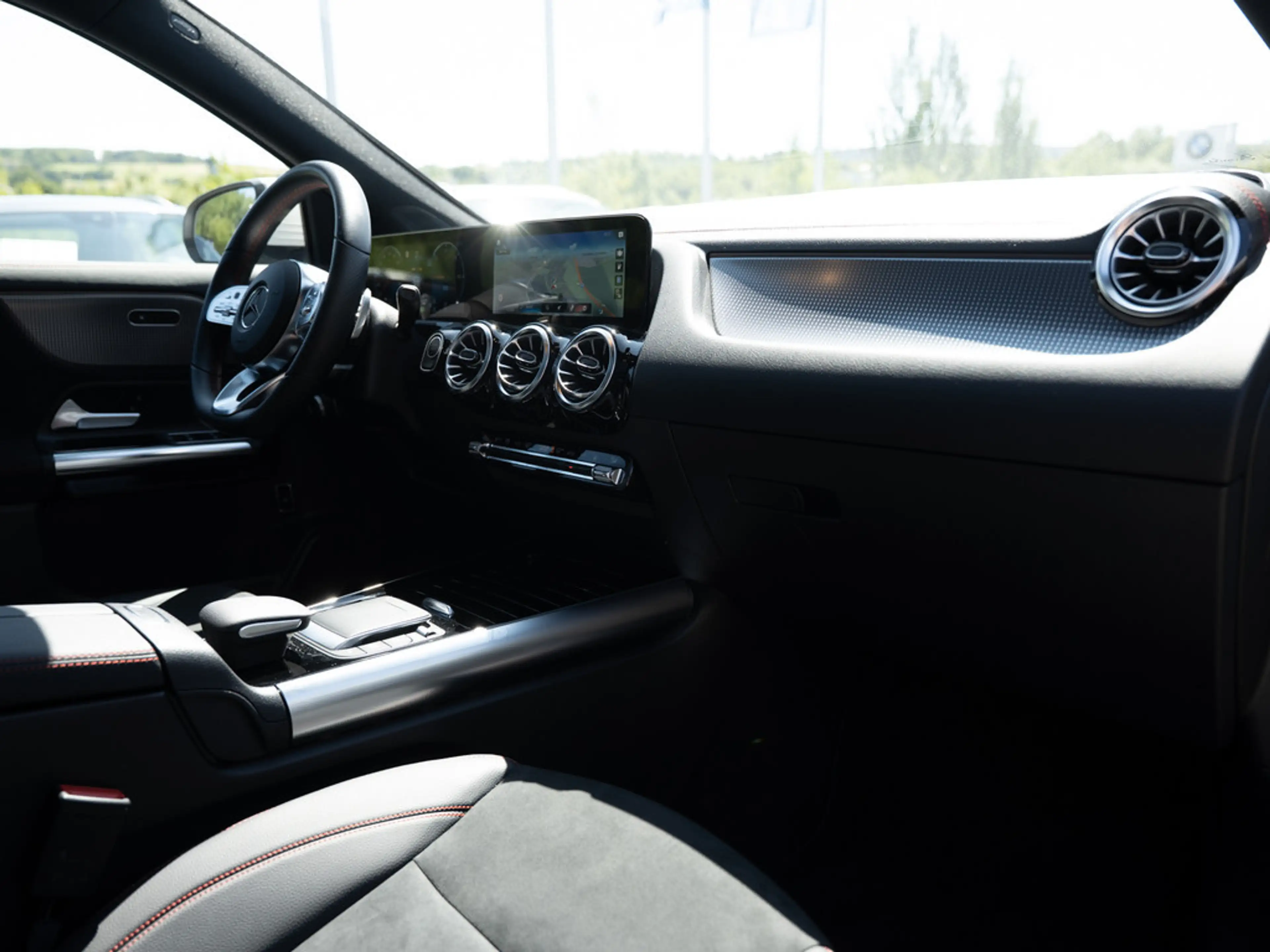 Mercedes-Benz EQA 250 AMG Line PANO AHK LED NAVI KAMERA SHZ — photo 8