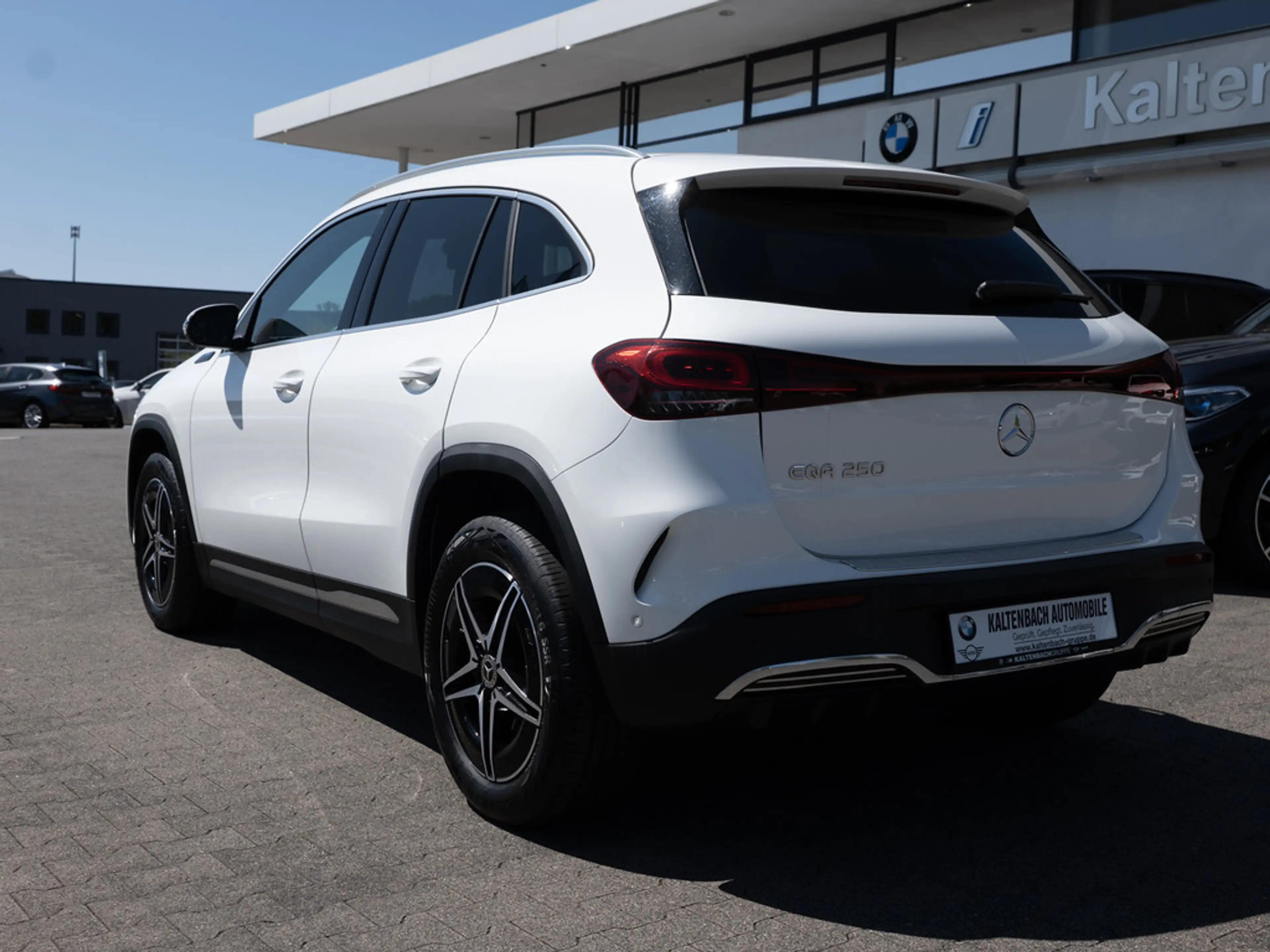 Mercedes-Benz EQA 250 AMG Line PANO AHK LED NAVI KAMERA SHZ — photo 7
