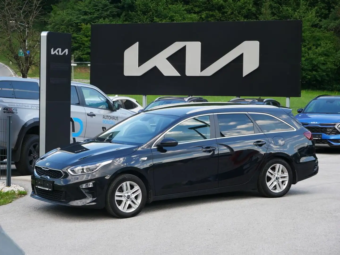 Kia Ceed SW / cee'd SW 1,6 CRDi SCR ISG Silber 48V DCT Schwarz - 1