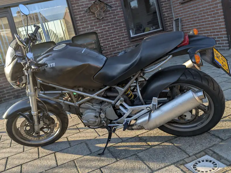 Ducati Monster 600 - foto 2