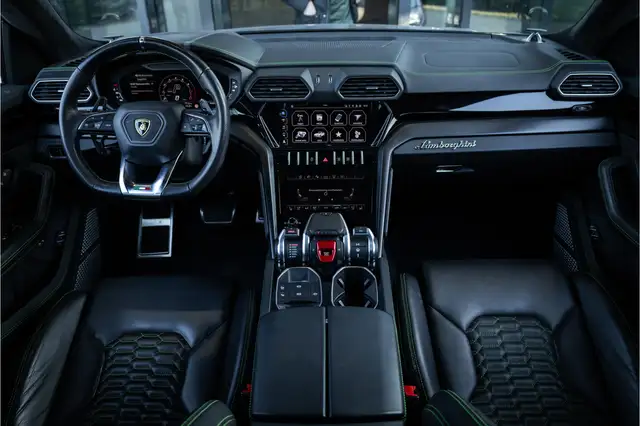 Lamborghini Urus view 9