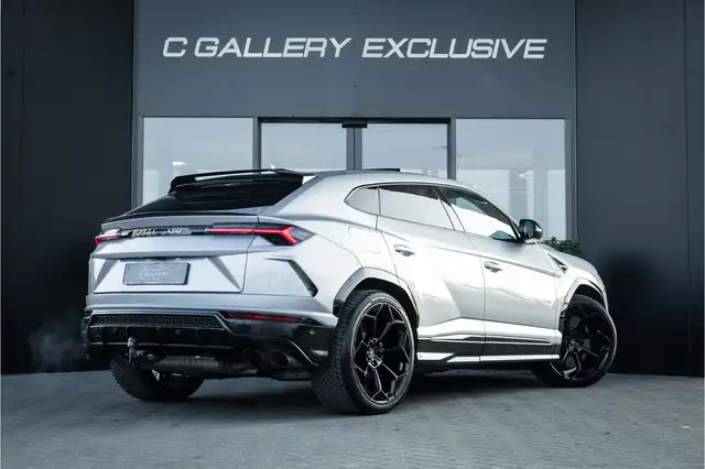 Lamborghini Urus view 7