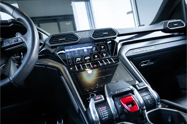 Lamborghini Urus view 14