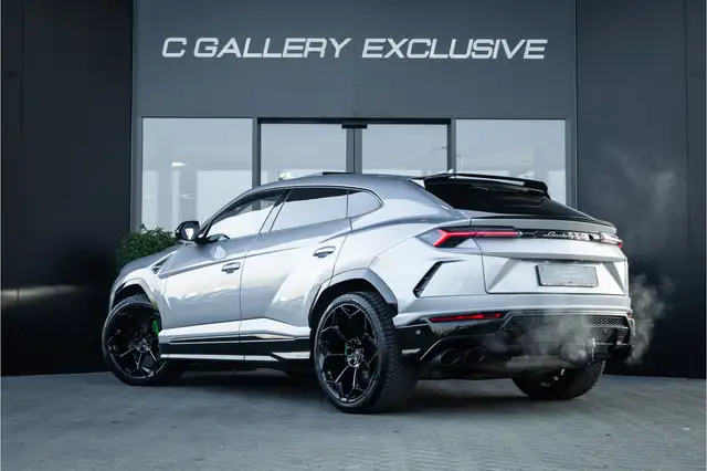 Lamborghini Urus view 5